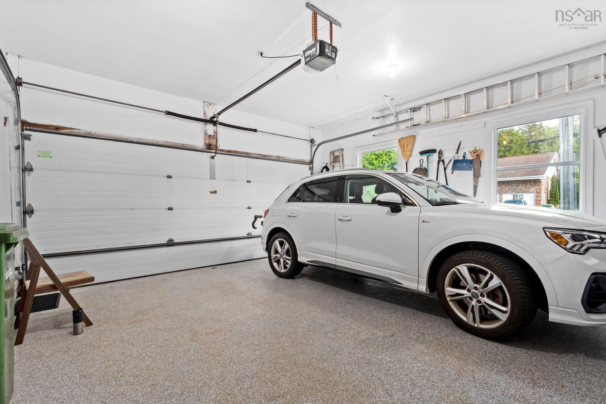 $1,250,000.00: 2 Wendover Close, Halifax Regional Municipality
