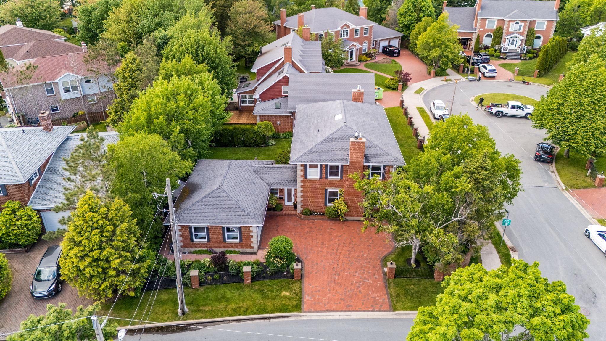 $1,250,000.00: 2 Wendover Close, Halifax Regional Municipality
