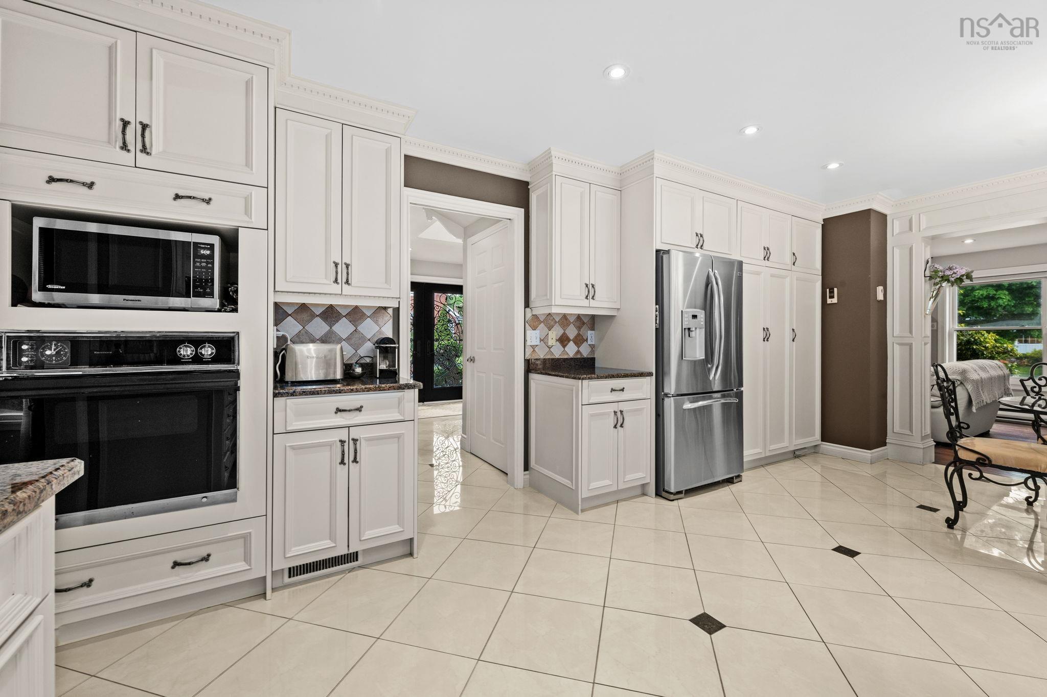 $1,250,000.00: 2 Wendover Close, Halifax Regional Municipality