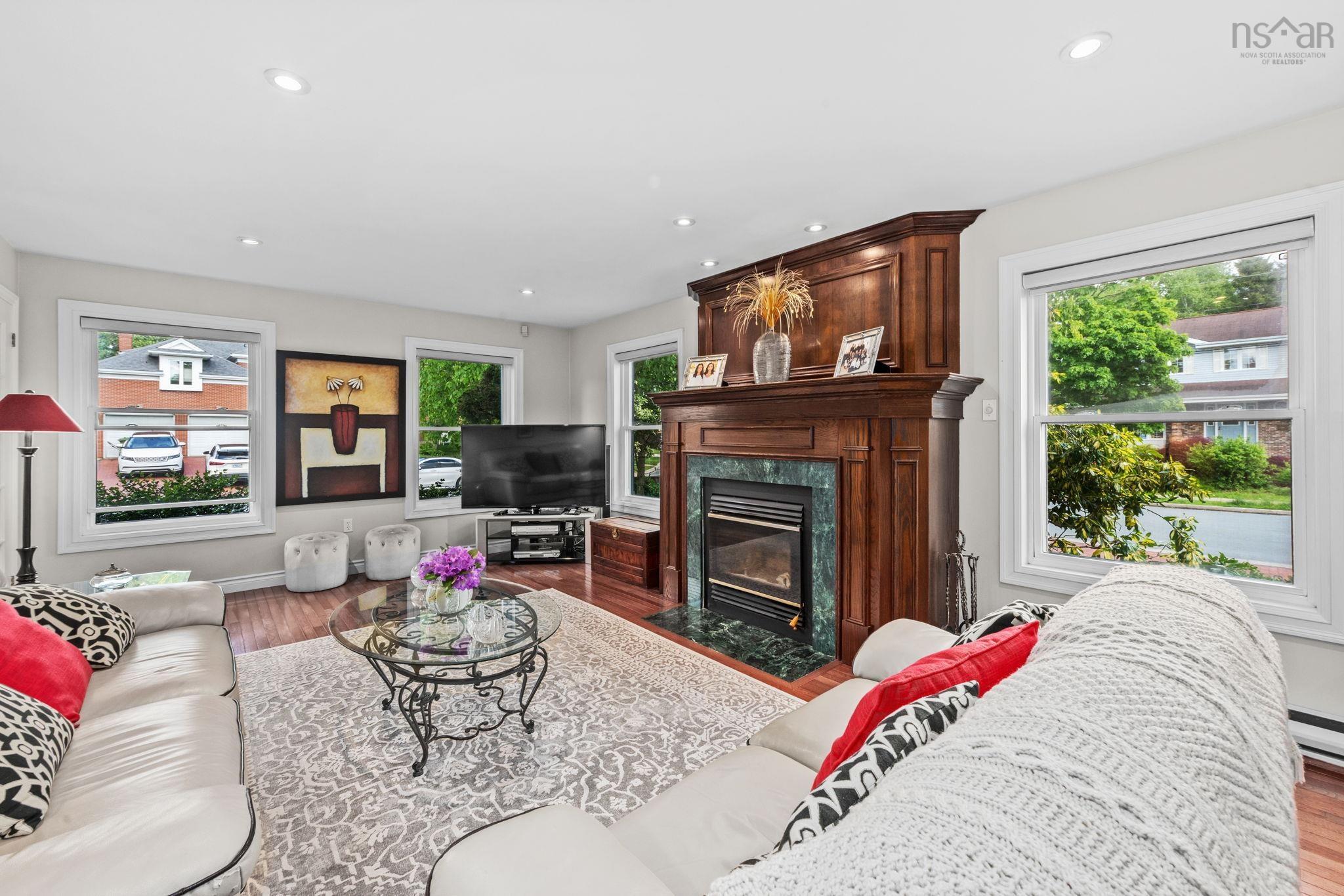 $1,250,000.00: 2 Wendover Close, Halifax Regional Municipality