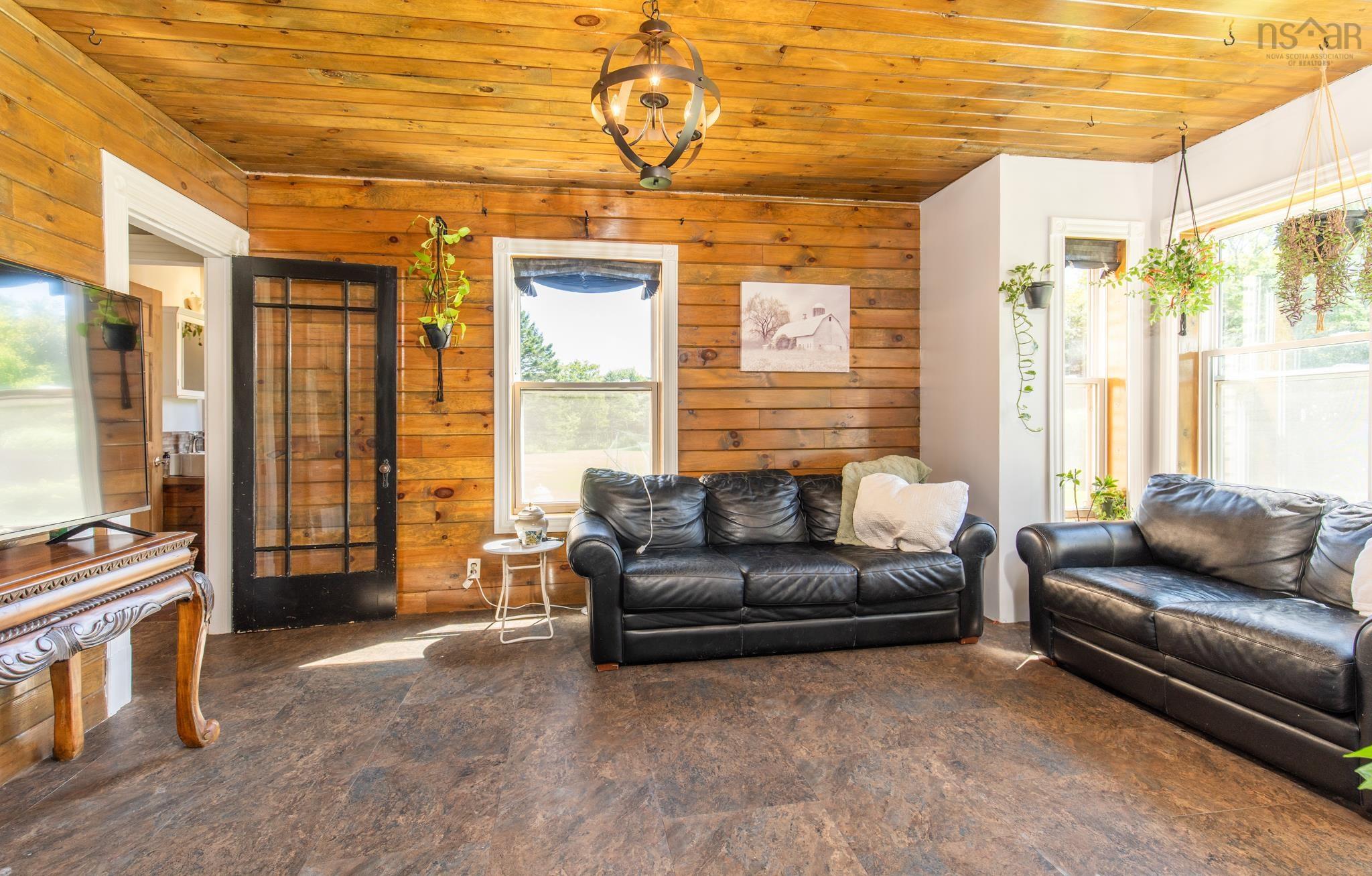 $299,900.00: 9347 Highway 3, Pleasant Lake