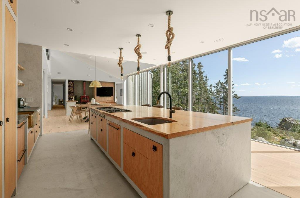 $4,295,000.00: 6949 Highway 329, East River Point