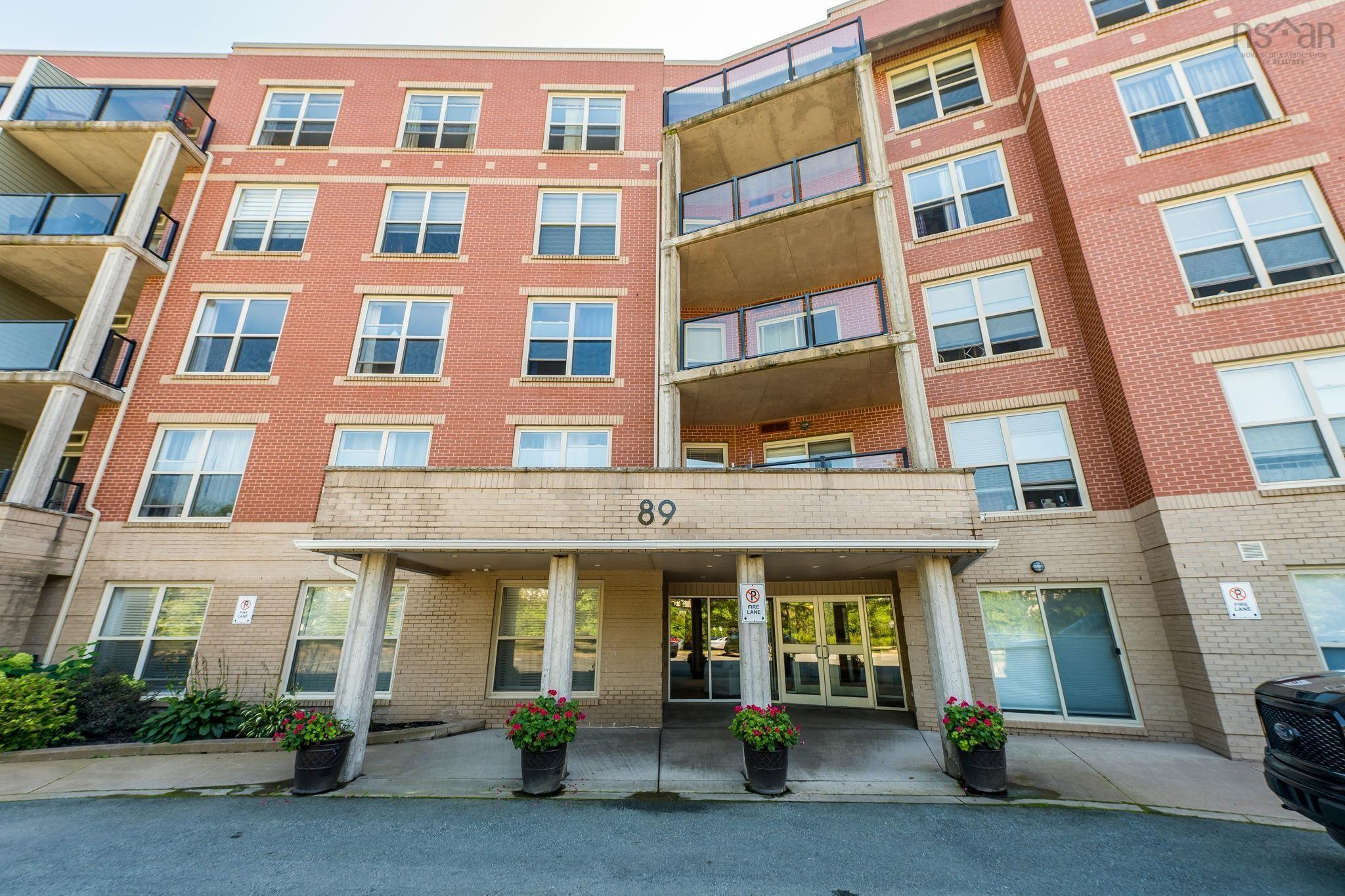 $429,900.00: 111 89 Pebblecreek Crescent, Dartmouth