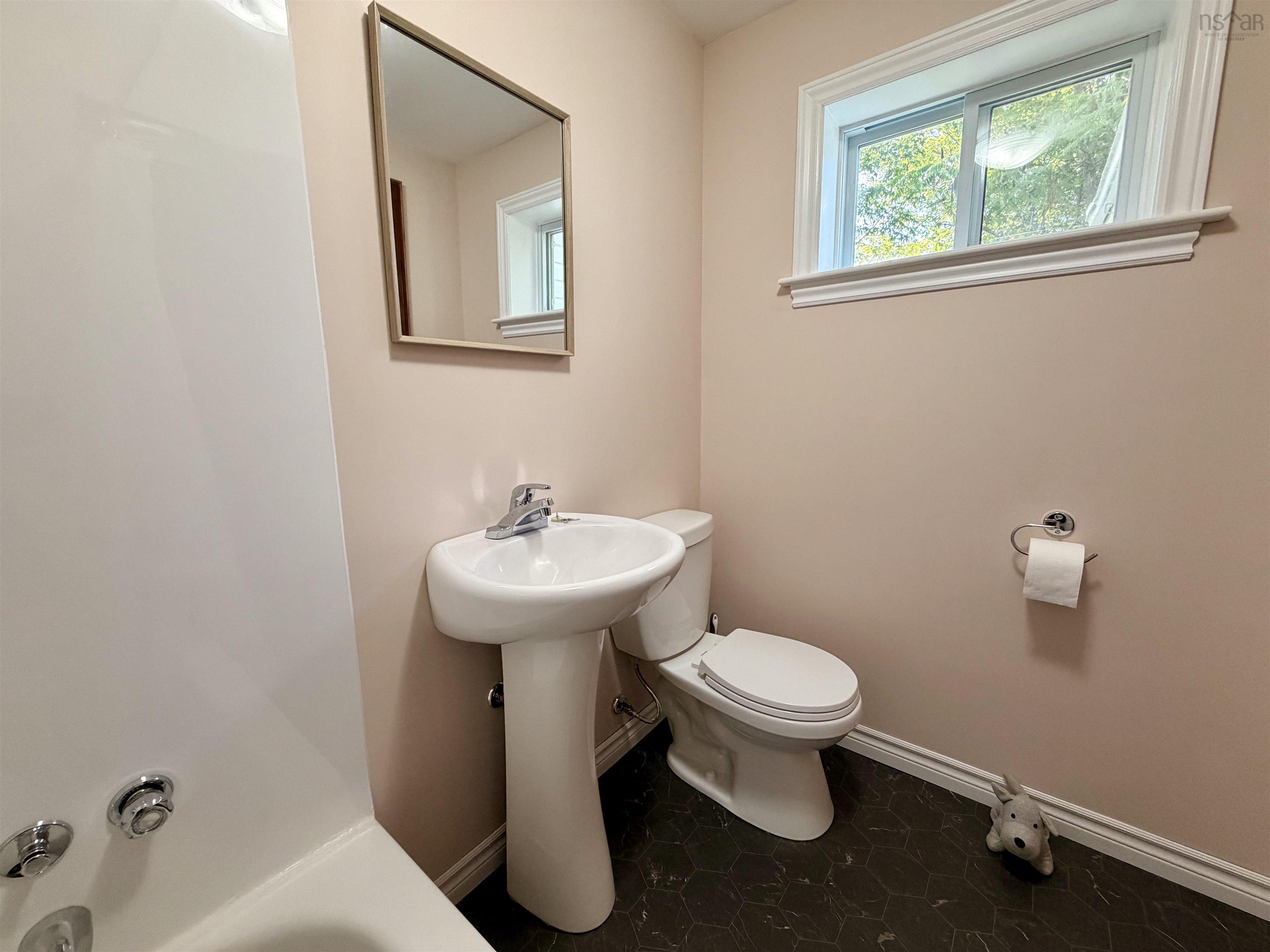 $282,000.00: 1927 HIGHWAY 6 Highway, River John