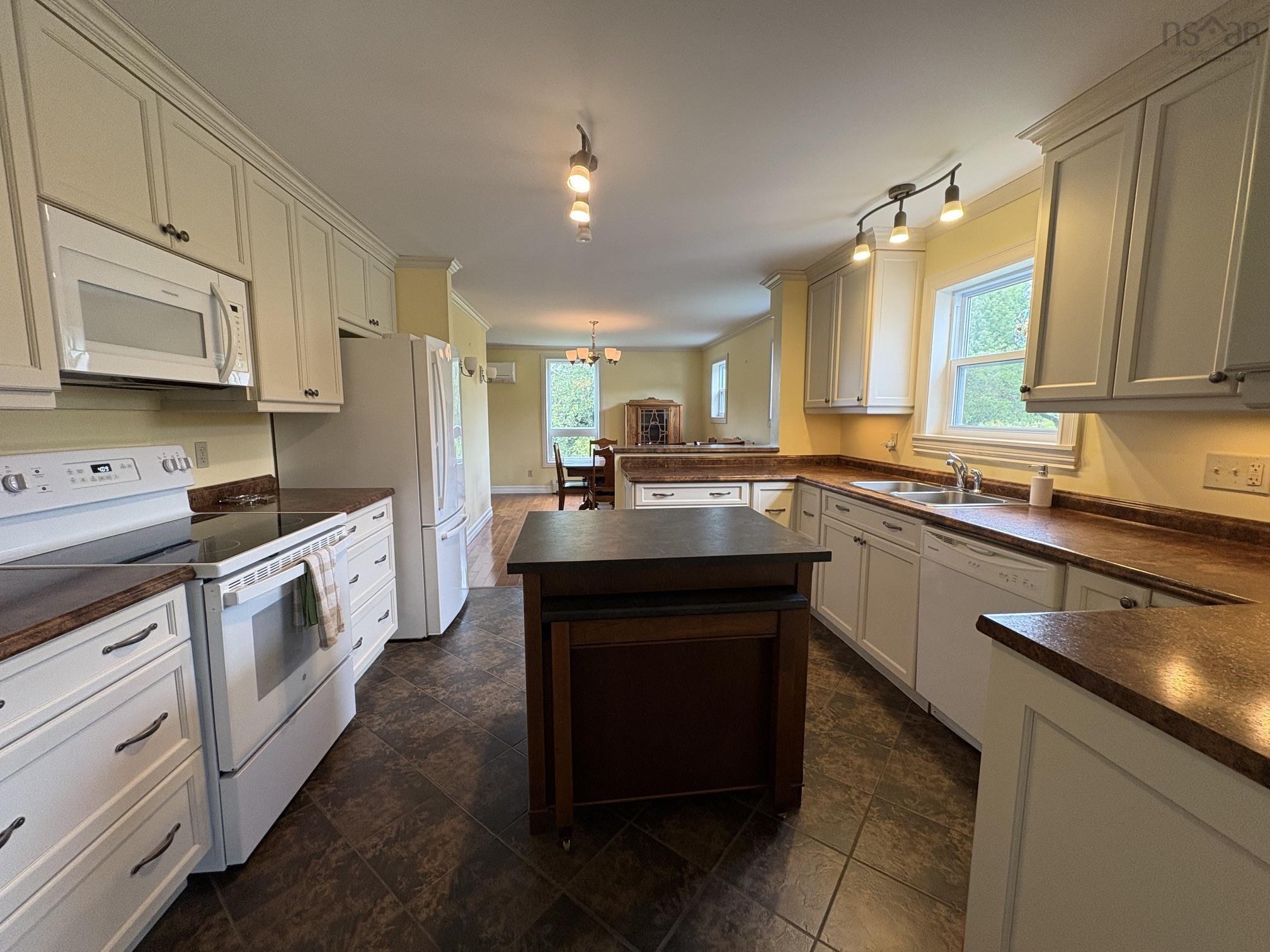 $449,900.00: 3001 Highway 221, Weston