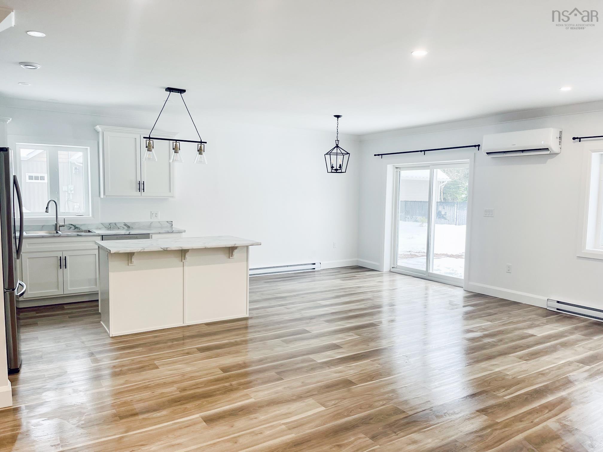 $850,000.00: 144-146 VILLAGE LINE Avenue, Valley