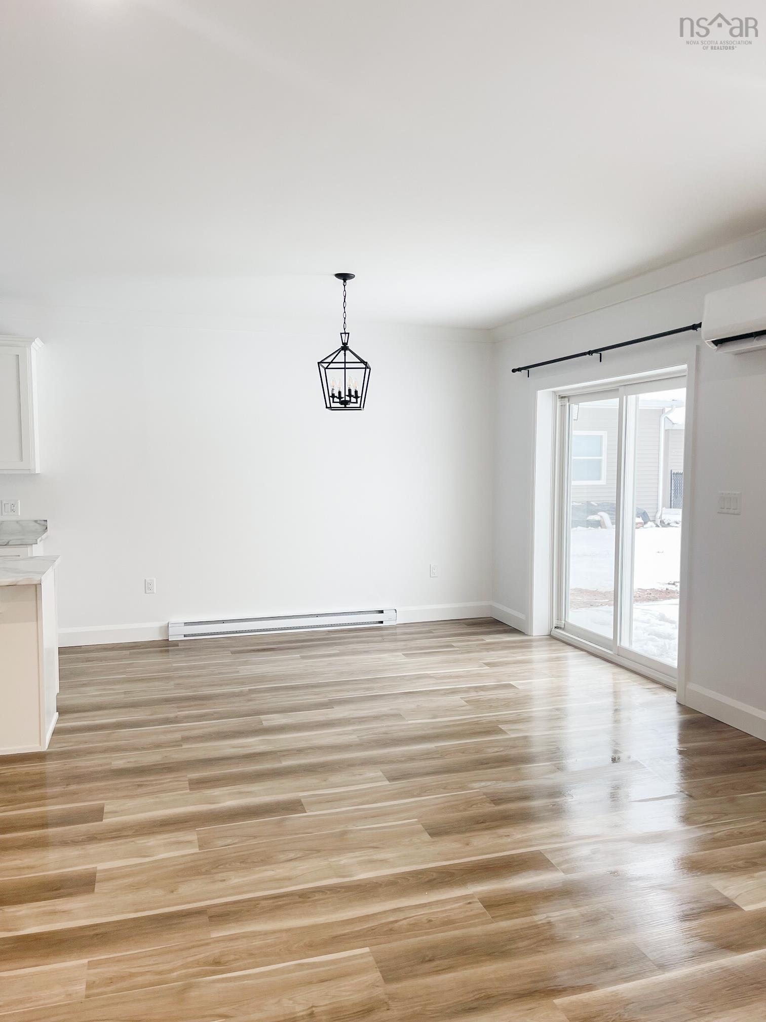 $850,000.00: 144-146 VILLAGE LINE Avenue, Valley
