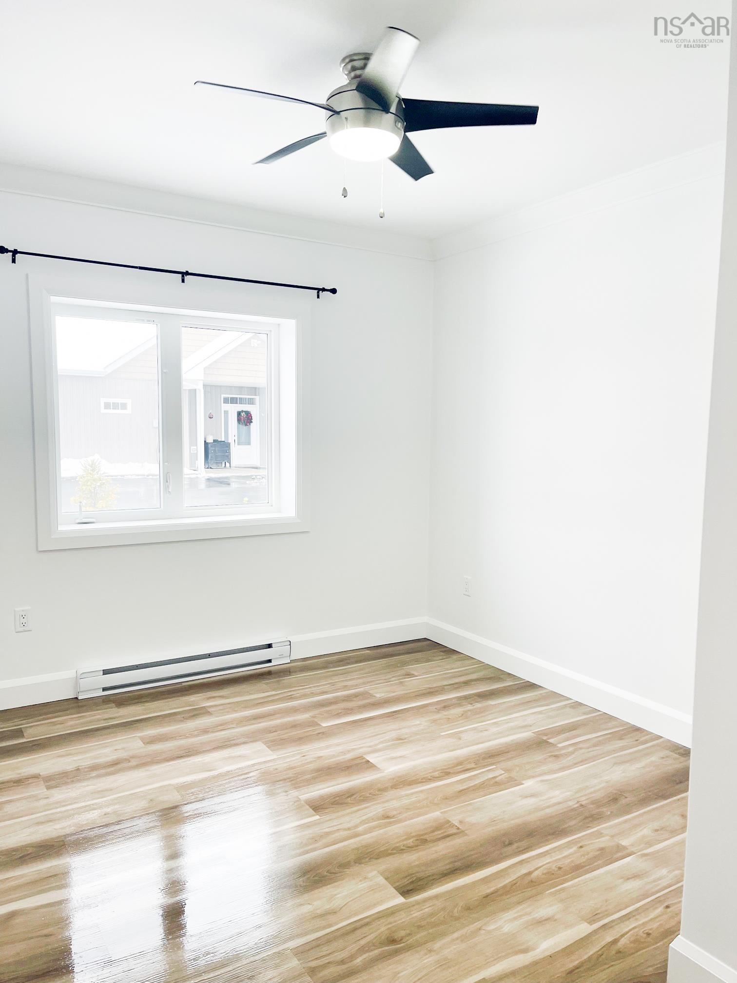 $850,000.00: 144-146 VILLAGE LINE Avenue, Valley