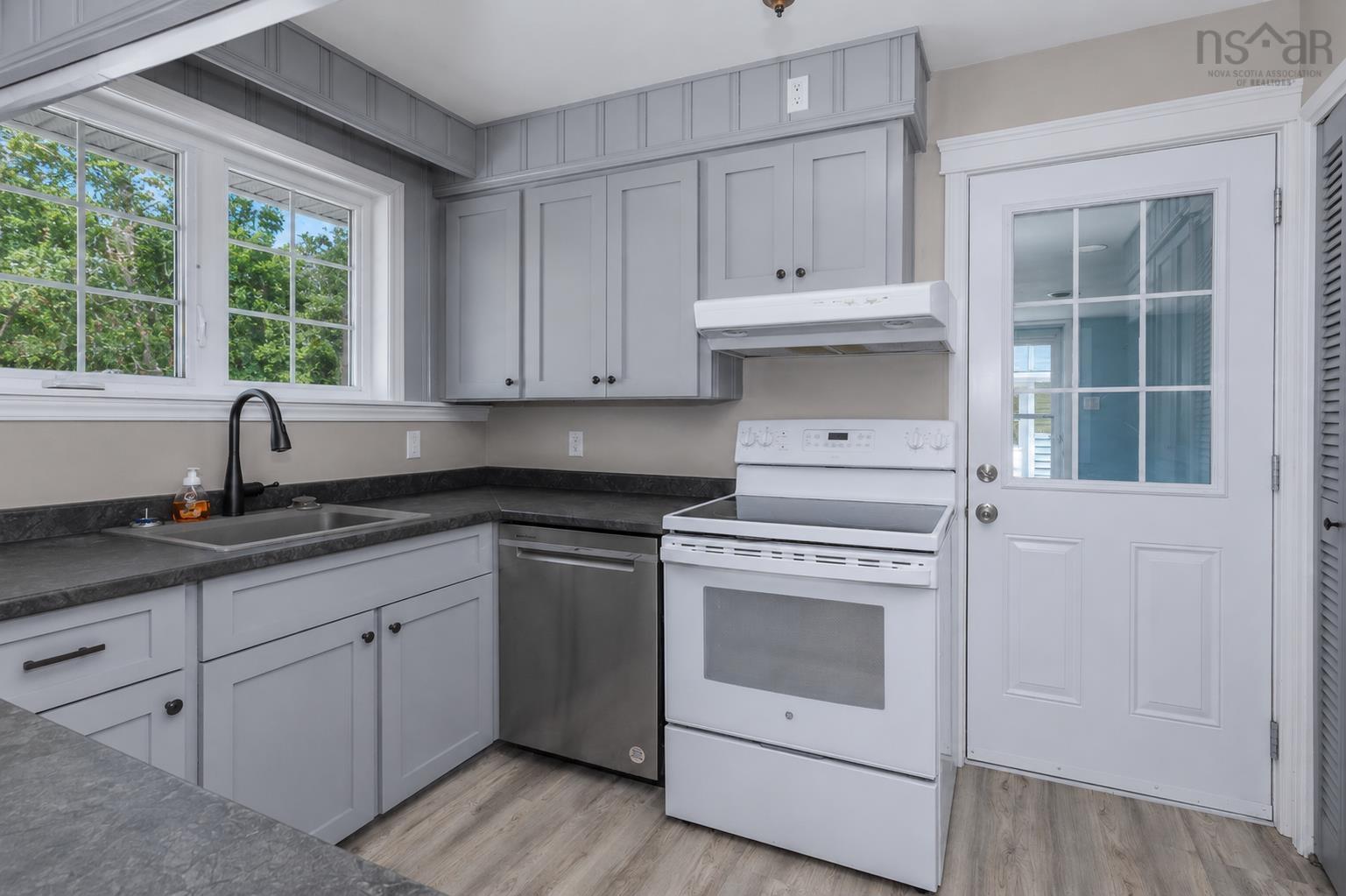 $384,000.00: 54 Acadia Drive, Sydney