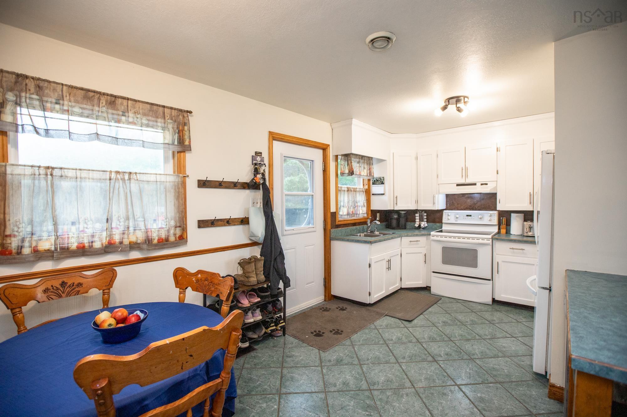 $549,900.00: 58 Delmerle Drive, Whites Lake
