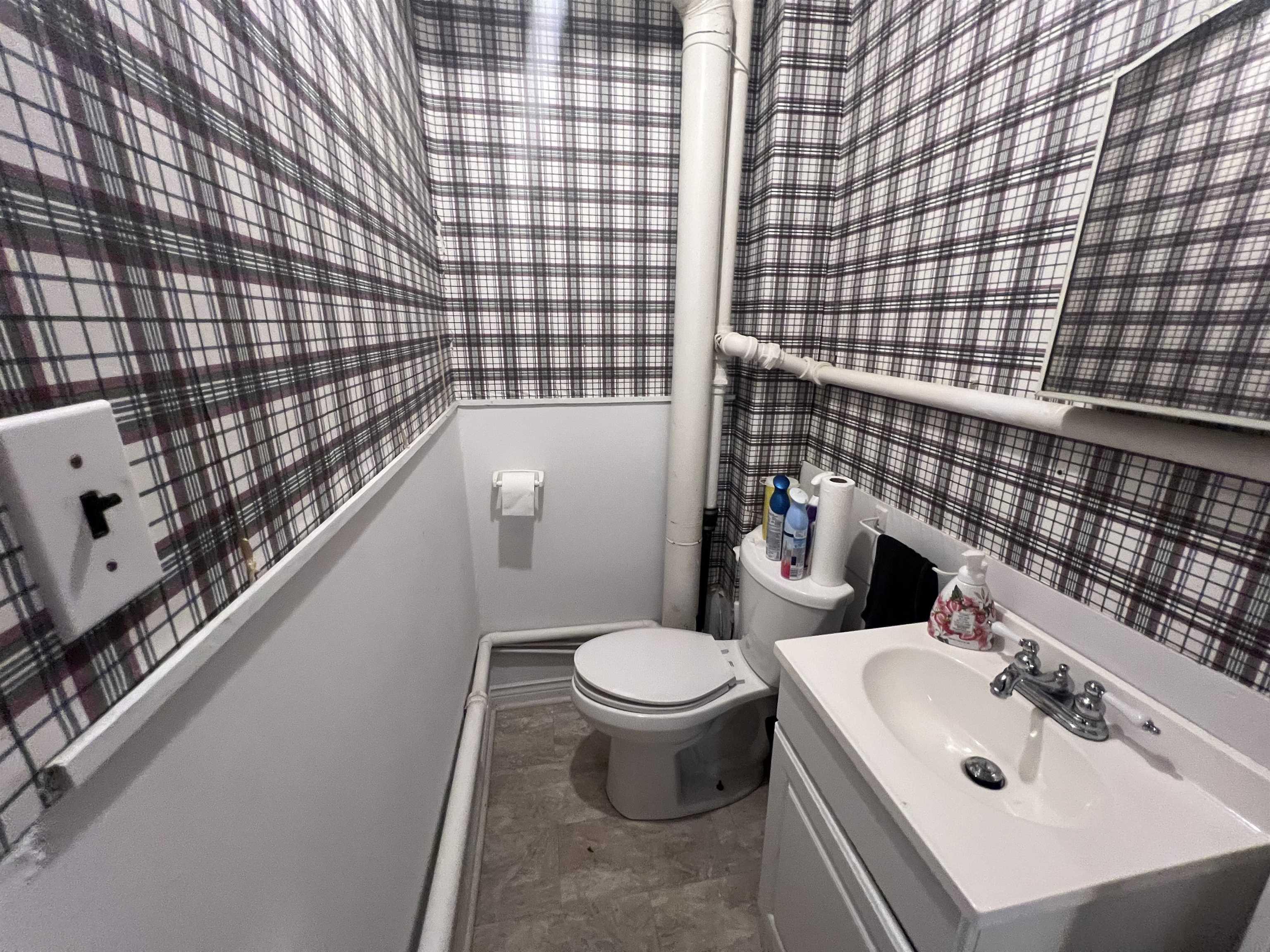 $184,900.00: 3 Center Street, South End