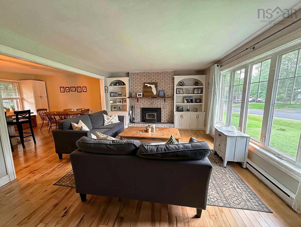 $549,000.00: 4 Maple Crescent, Lantz