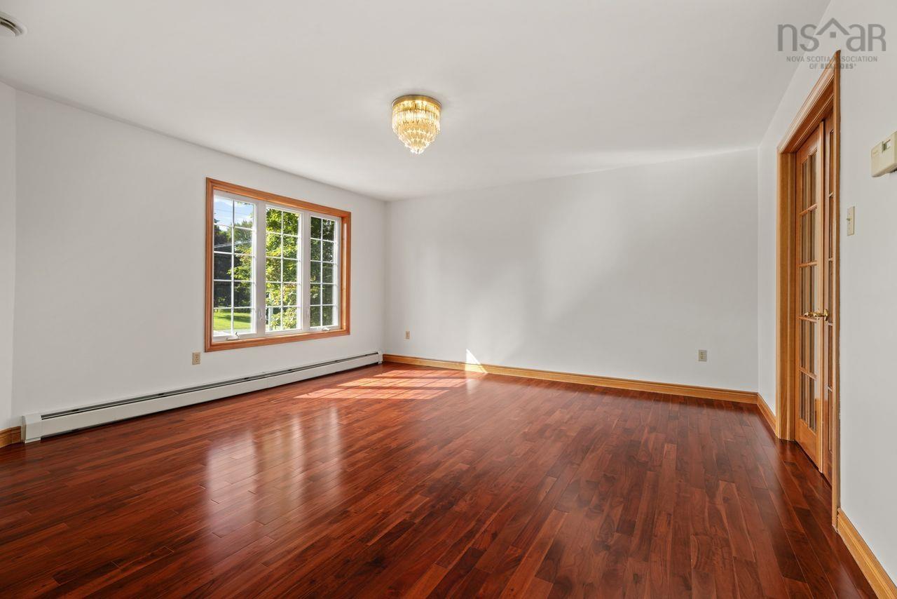 $749,900.00: 2 Huxley Close, Halifax