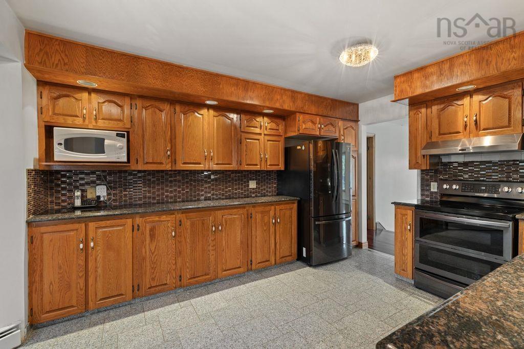 $749,900.00: 2 Huxley Close, Halifax