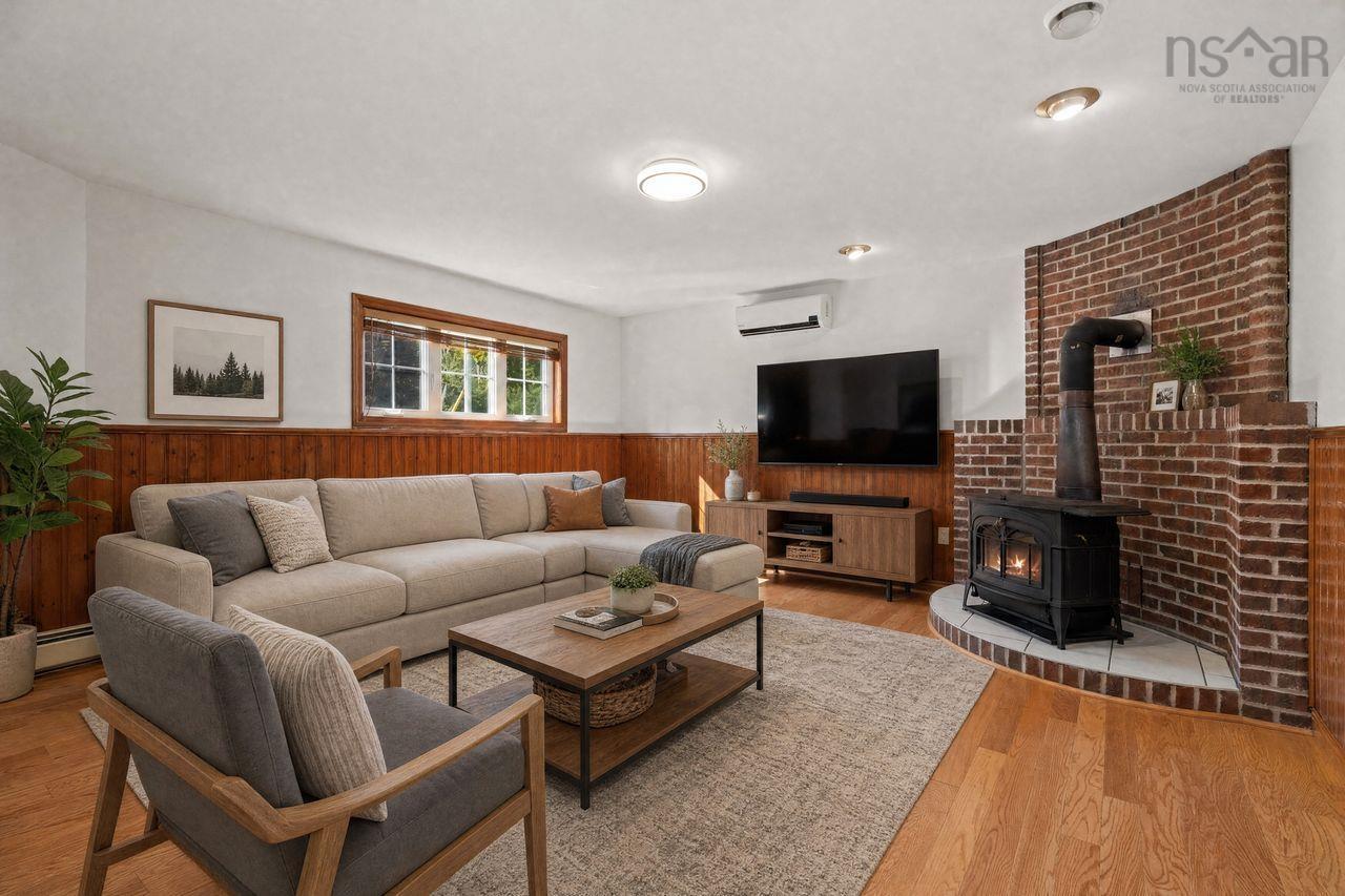 $749,900.00: 2 Huxley Close, Halifax