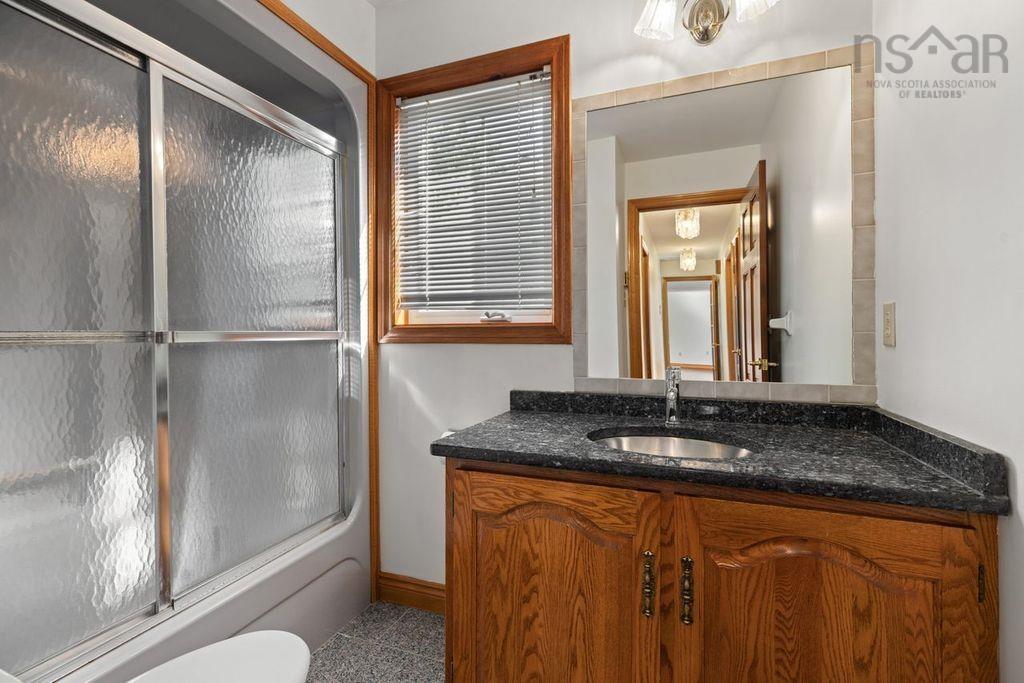 $749,900.00: 2 Huxley Close, Halifax