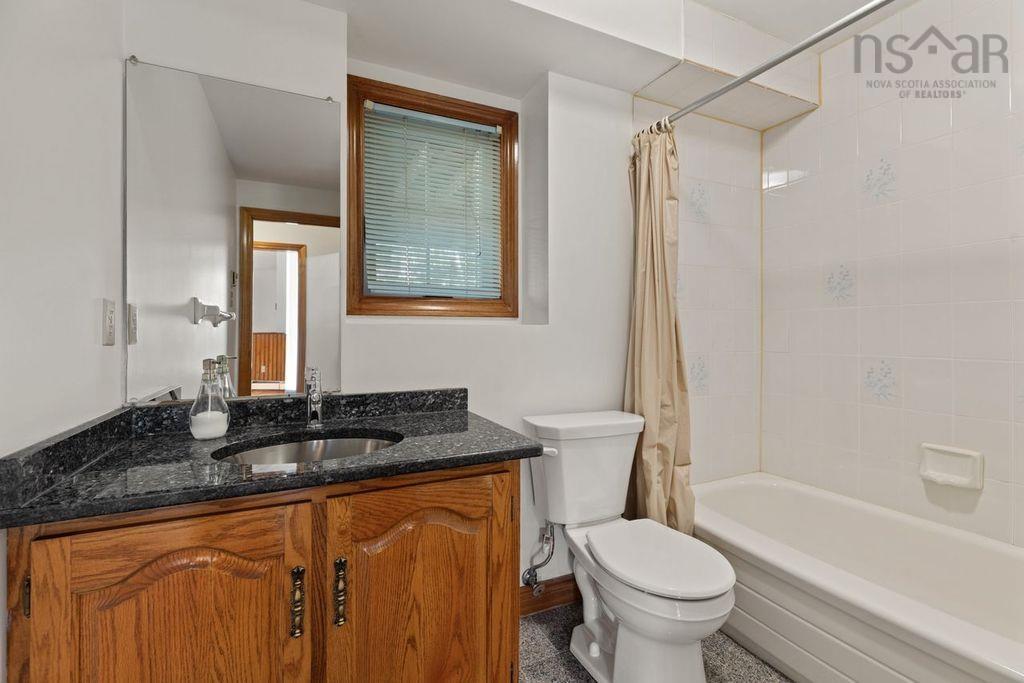 $749,900.00: 2 Huxley Close, Halifax