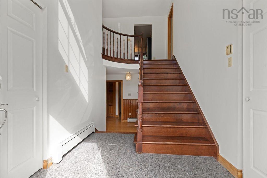 $749,900.00: 2 Huxley Close, Halifax