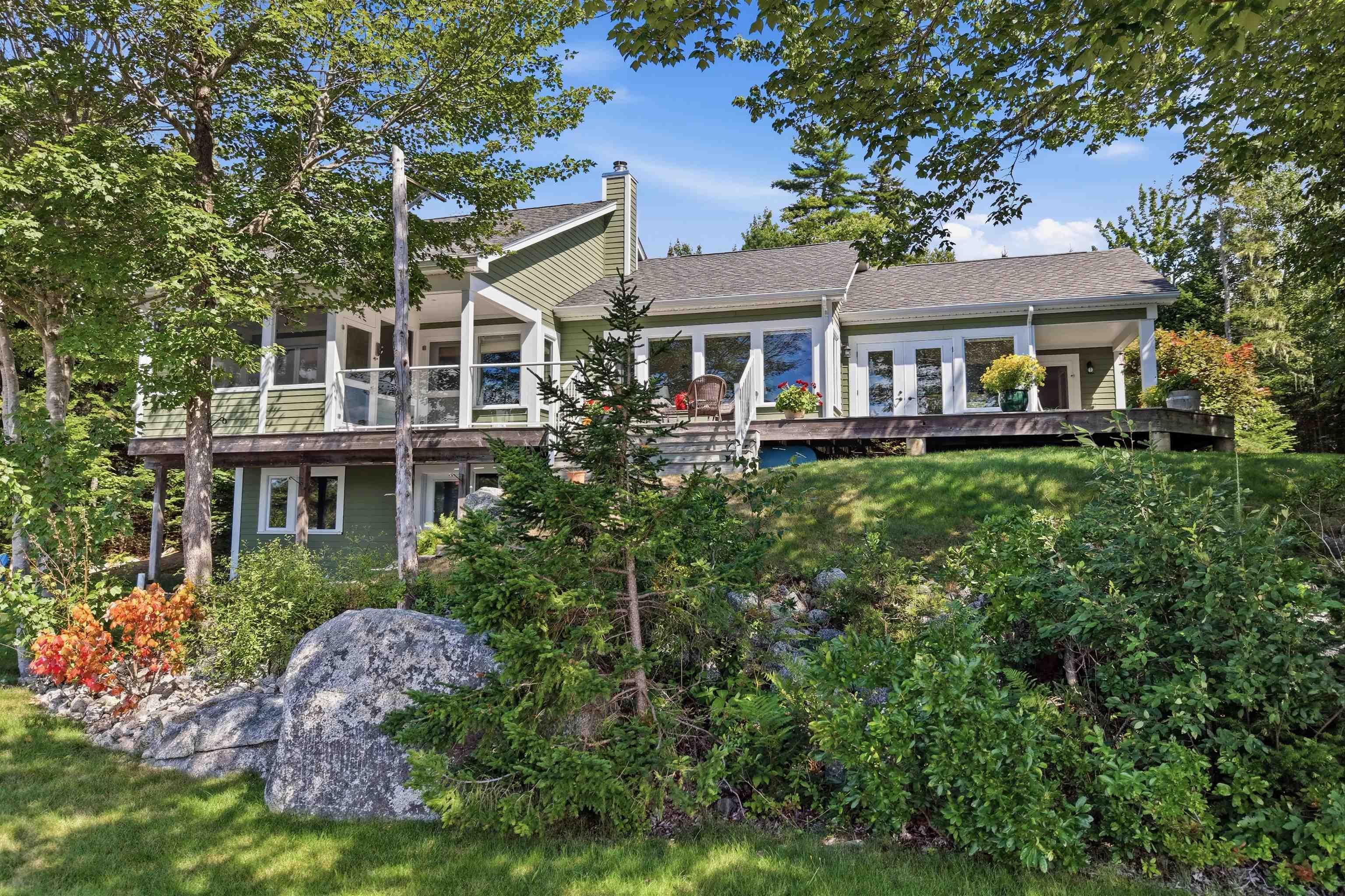 $1,199,999.00: 20 Sunny Point Lane, East River