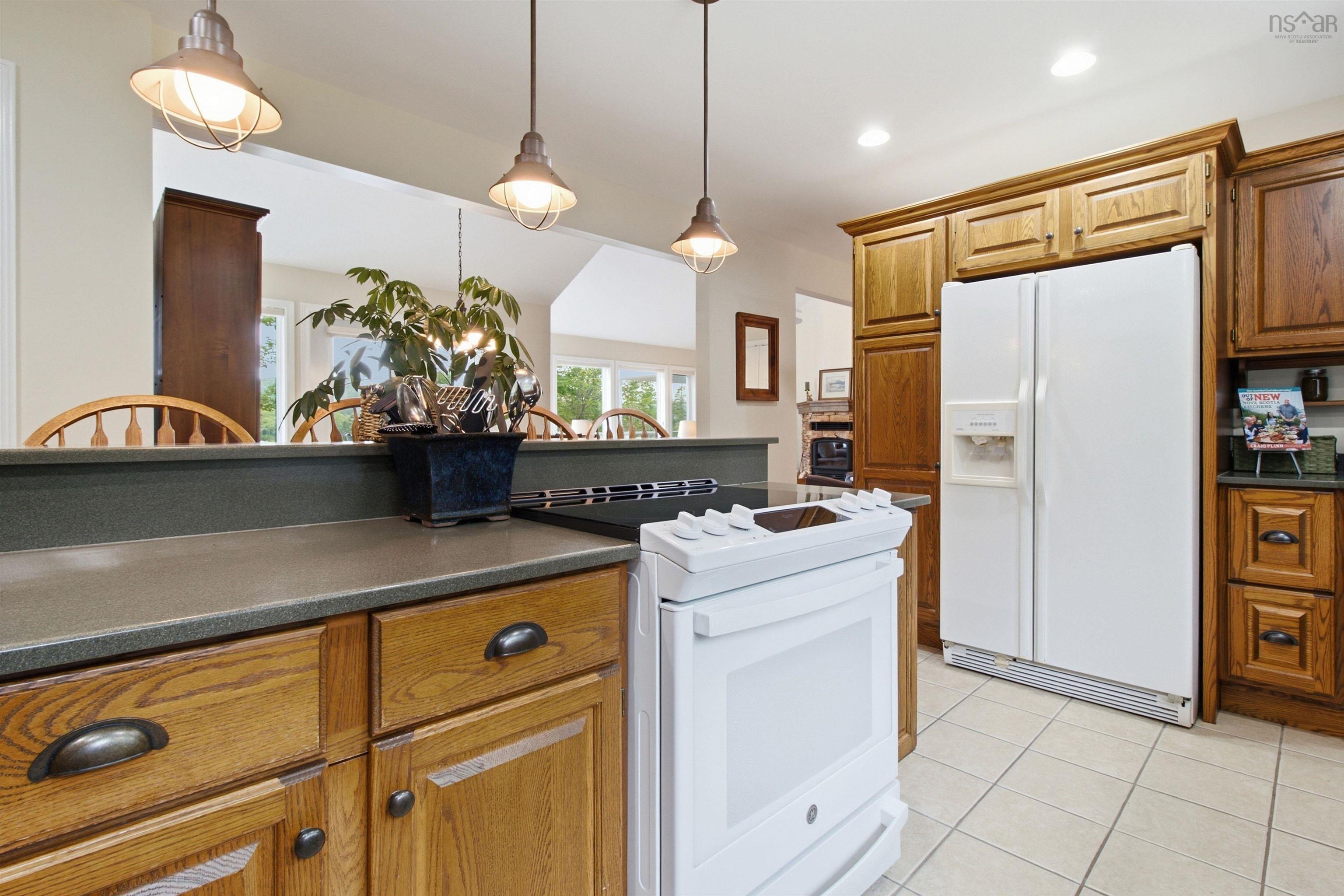 $1,199,999.00: 20 Sunny Point Lane, East River