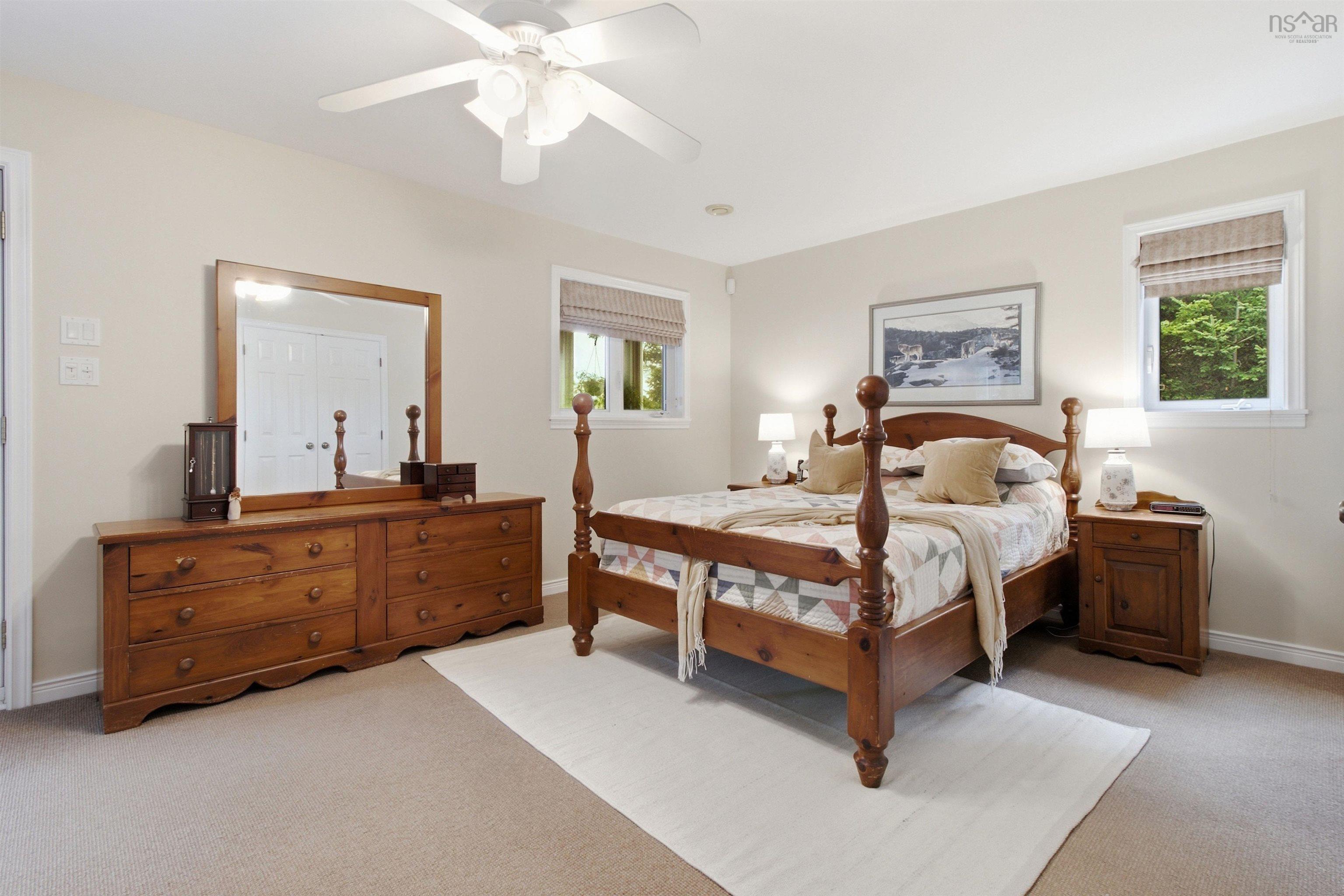 $1,199,999.00: 20 Sunny Point Lane, East River