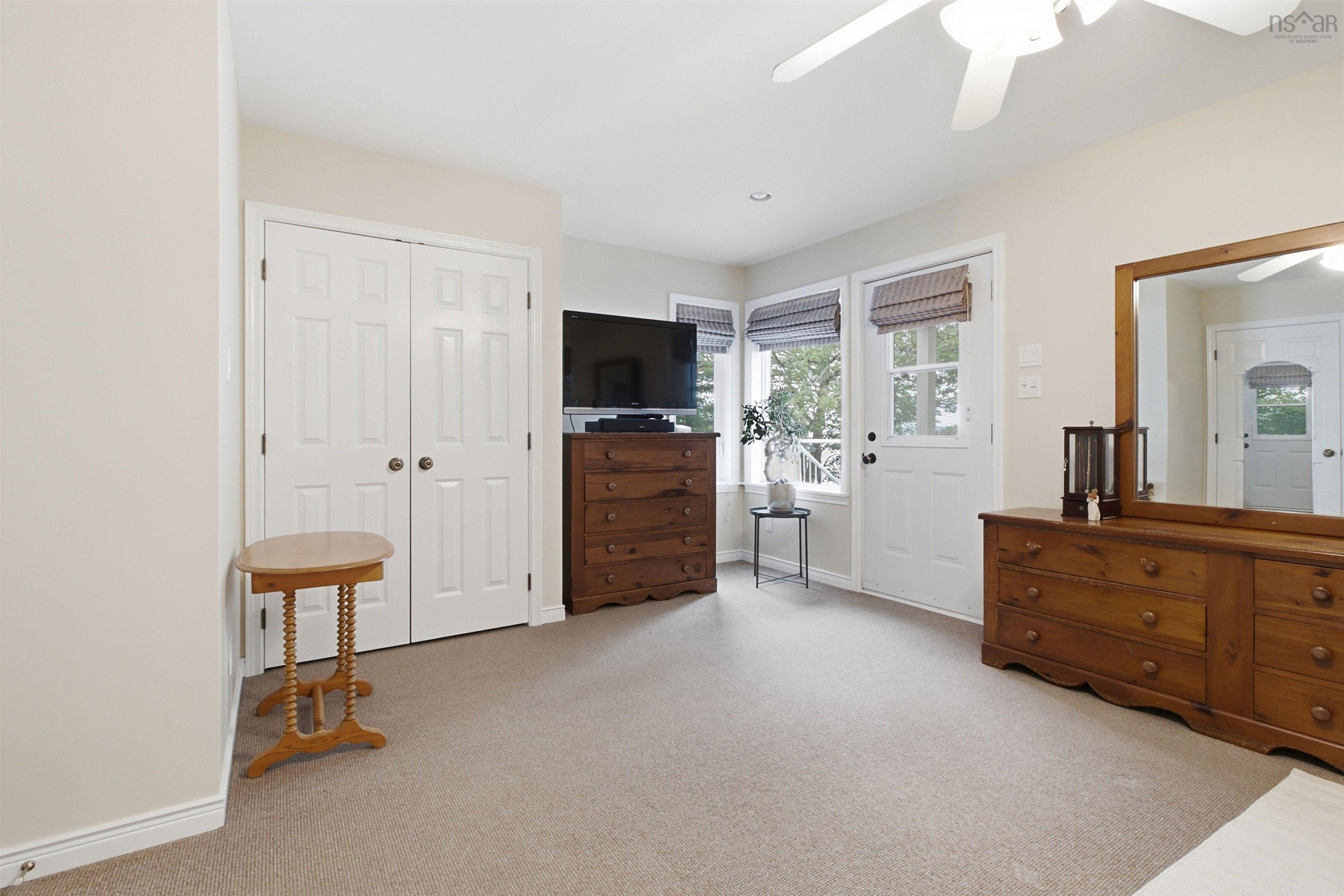 $1,199,999.00: 20 Sunny Point Lane, East River