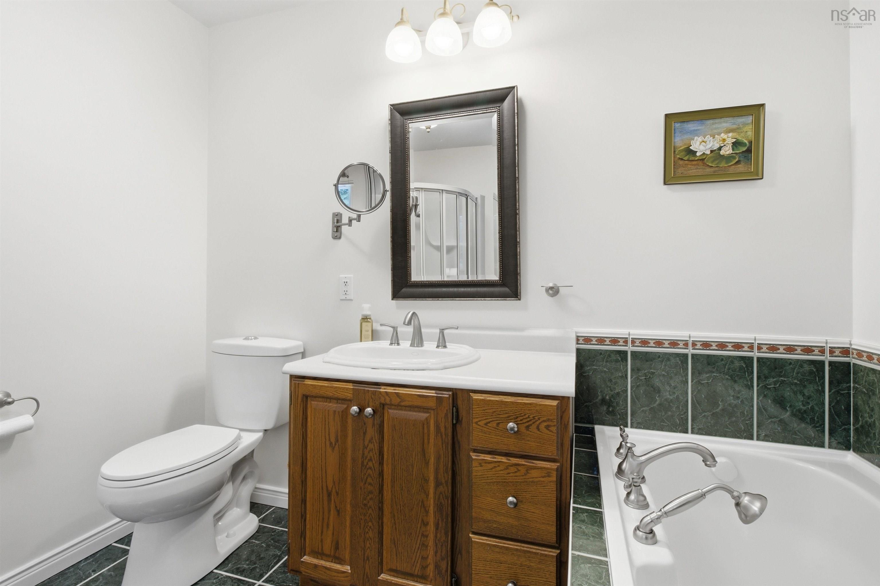 $1,199,999.00: 20 Sunny Point Lane, East River