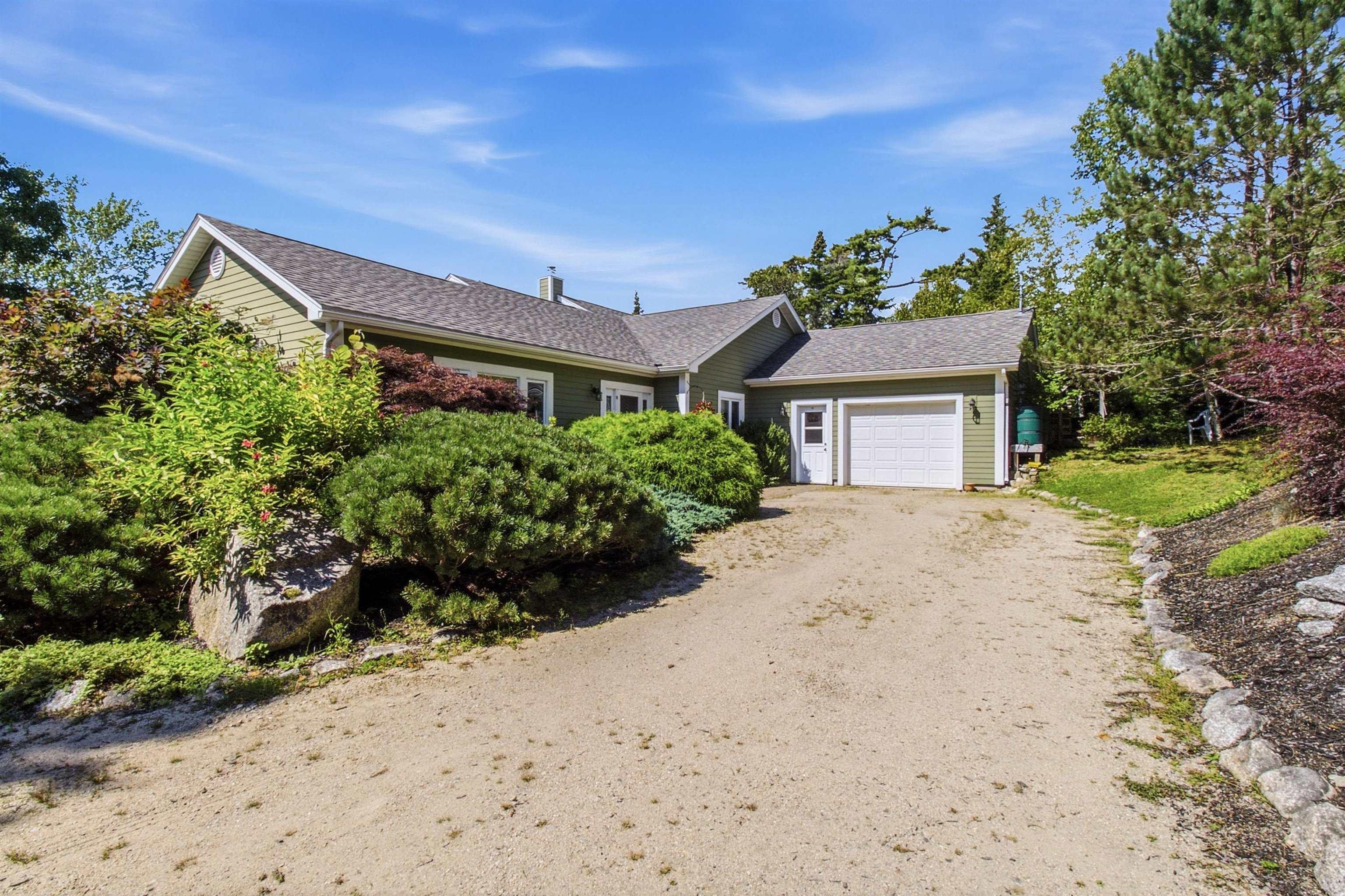 $1,199,999.00: 20 Sunny Point Lane, East River