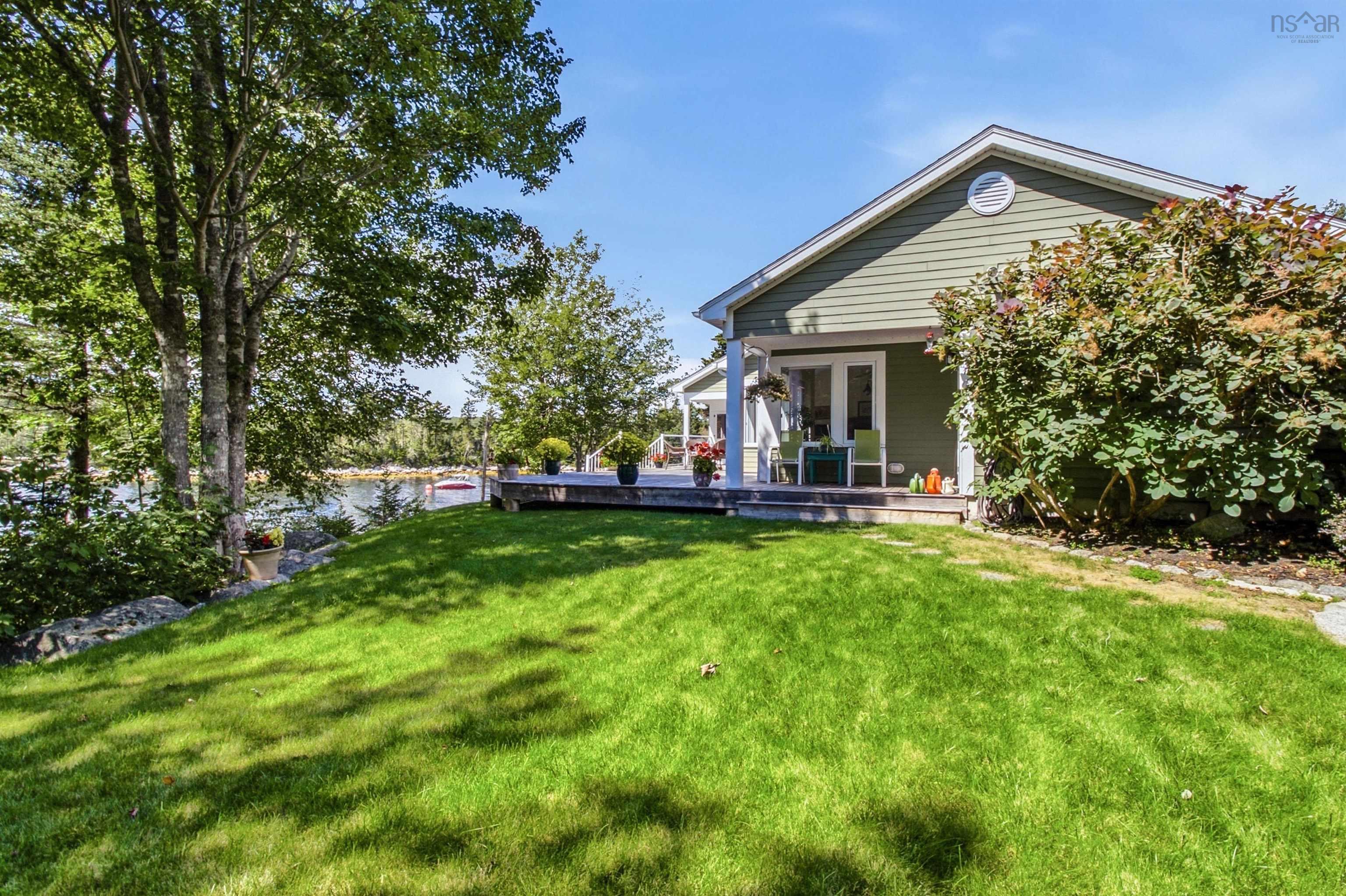 $1,199,999.00: 20 Sunny Point Lane, East River
