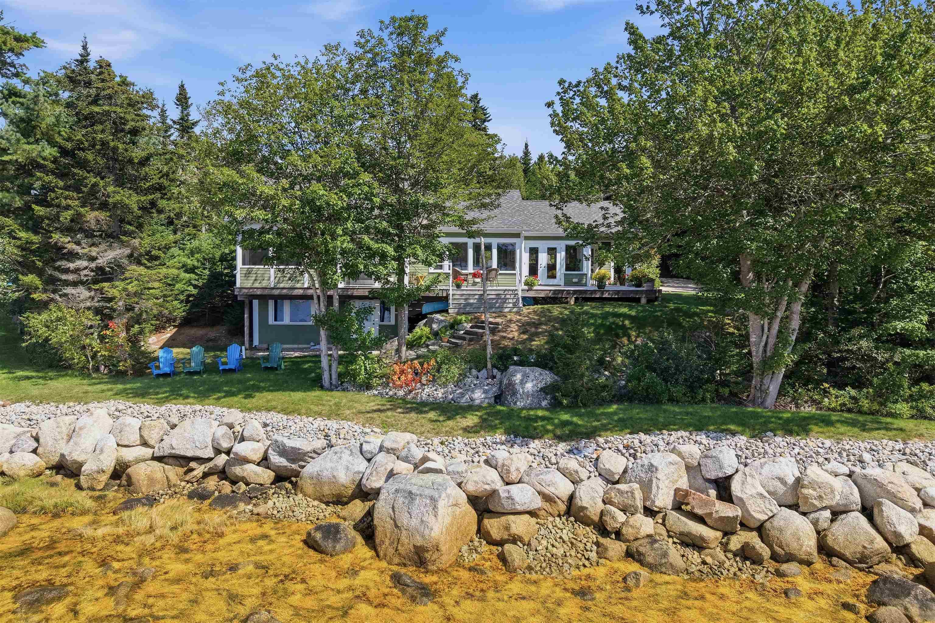 $1,199,999.00: 20 Sunny Point Lane, East River