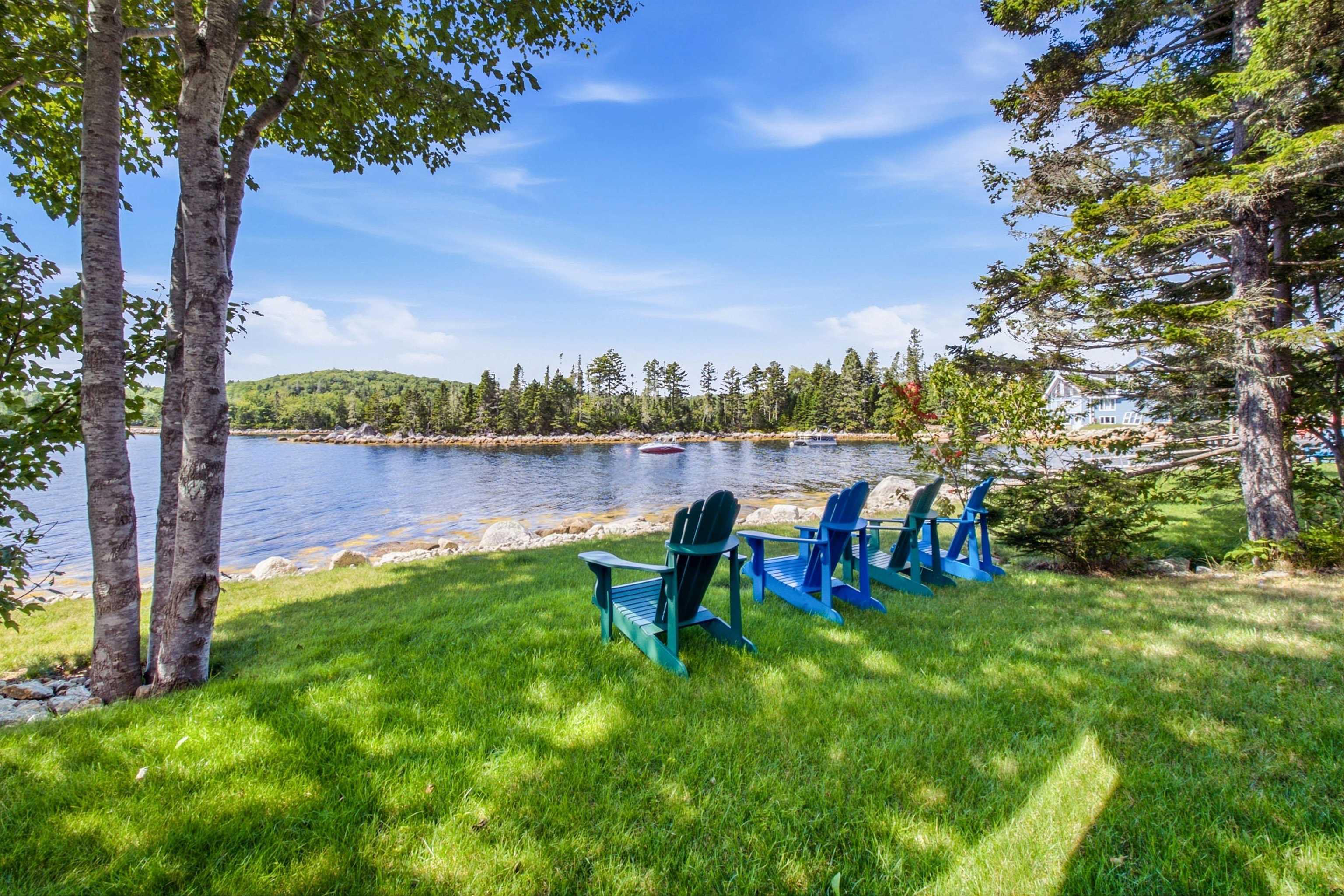 $1,199,999.00: 20 Sunny Point Lane, East River