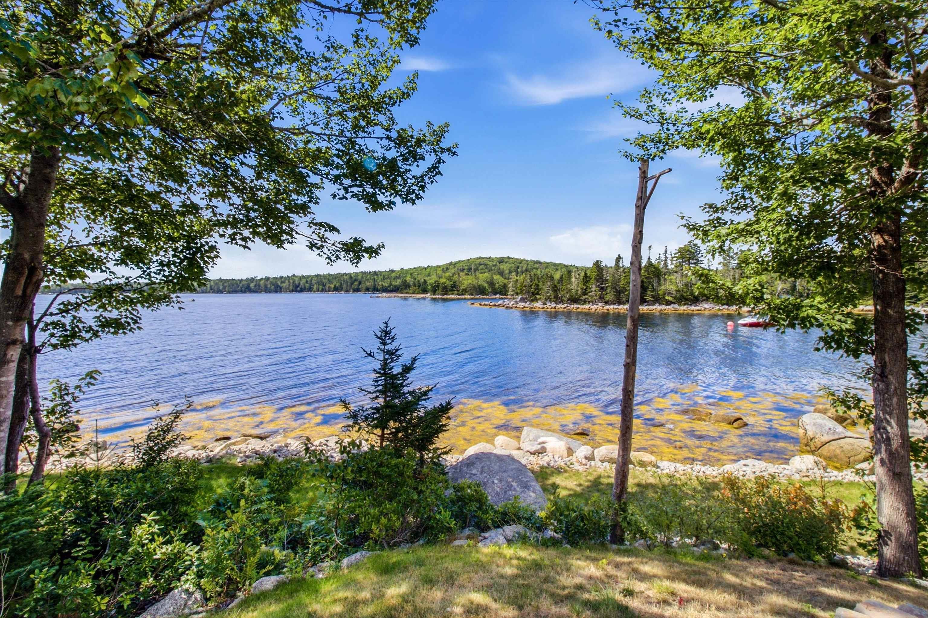 $1,199,999.00: 20 Sunny Point Lane, East River