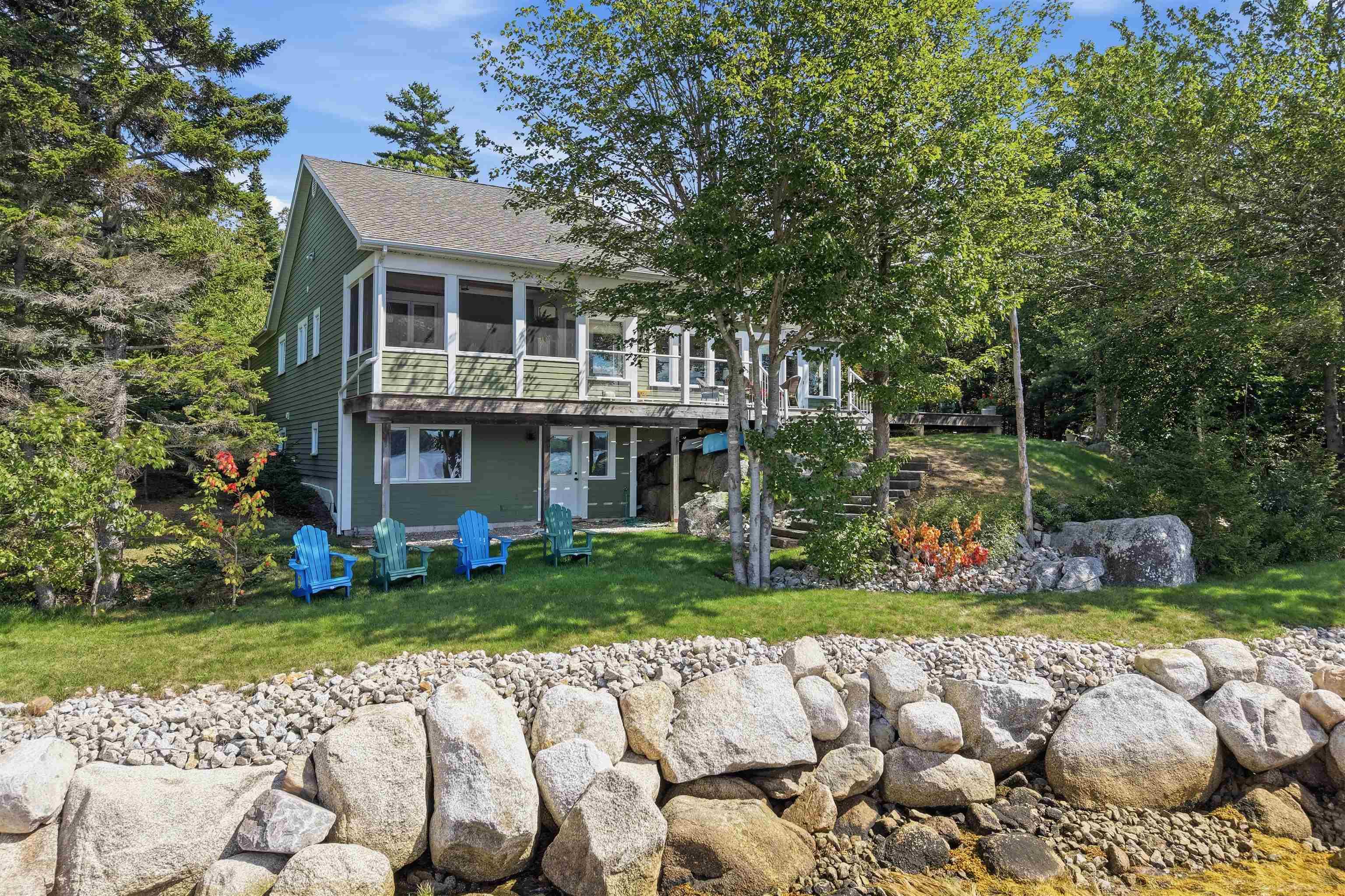 $1,199,999.00: 20 Sunny Point Lane, East River