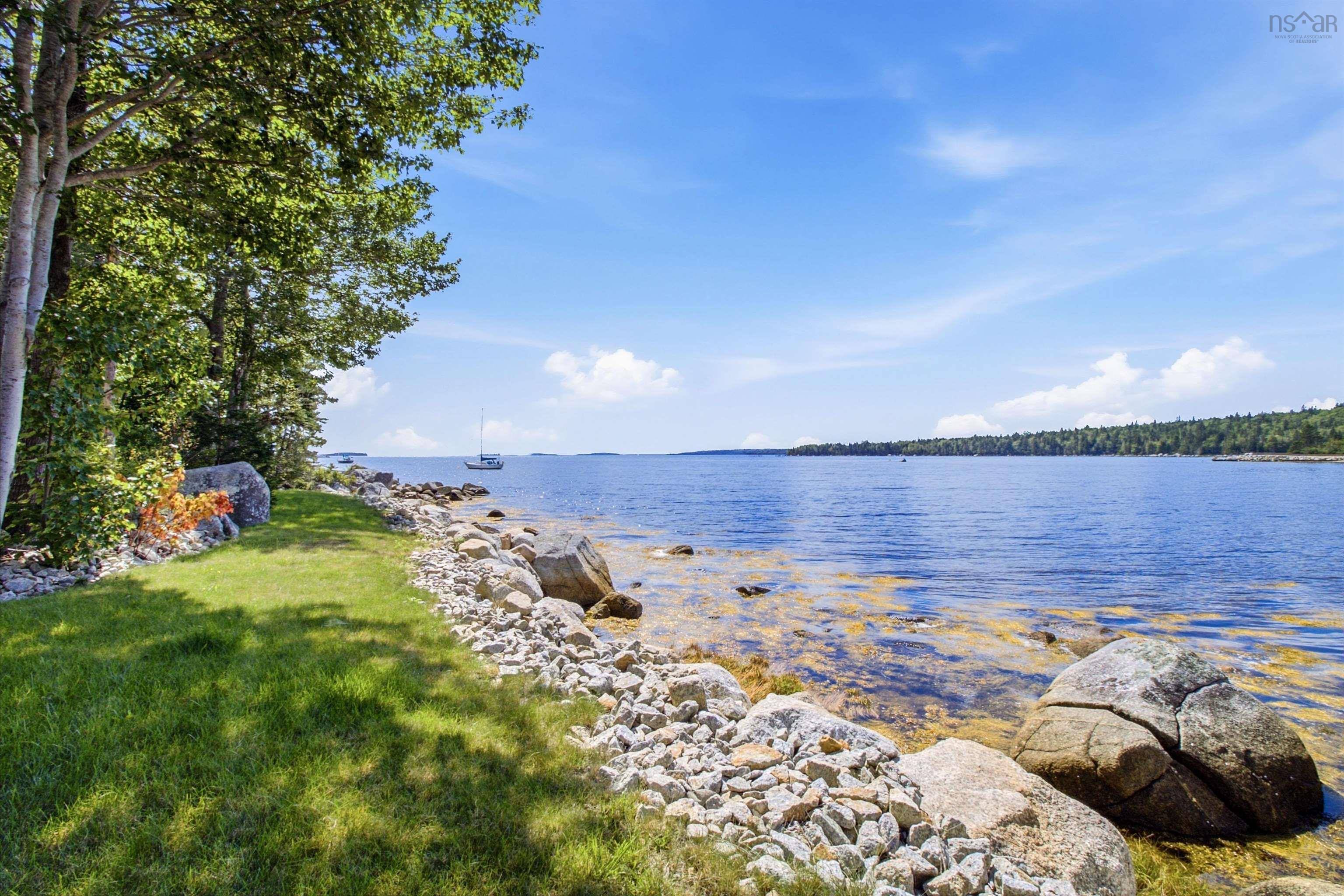 $1,199,999.00: 20 Sunny Point Lane, East River