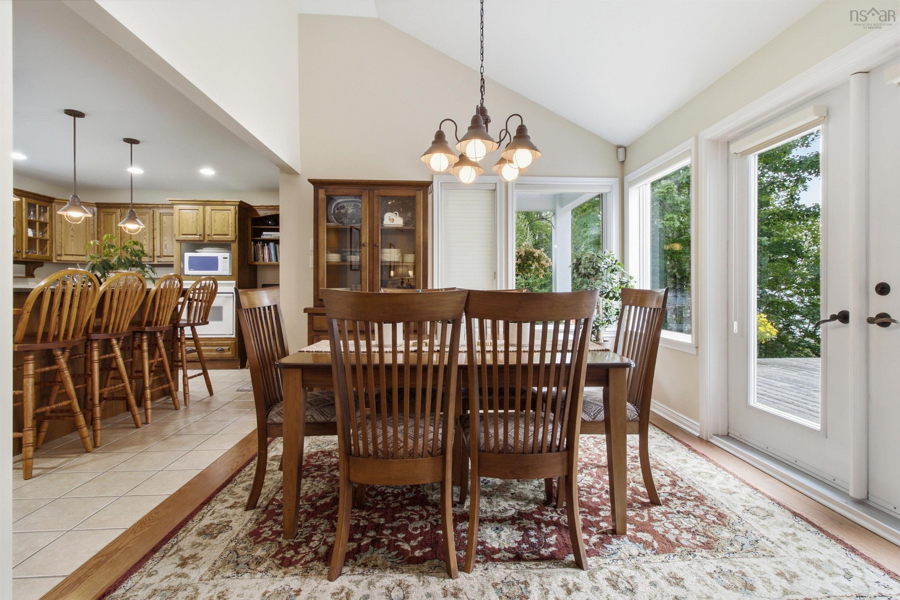 $1,199,999.00: 20 Sunny Point Lane, East River