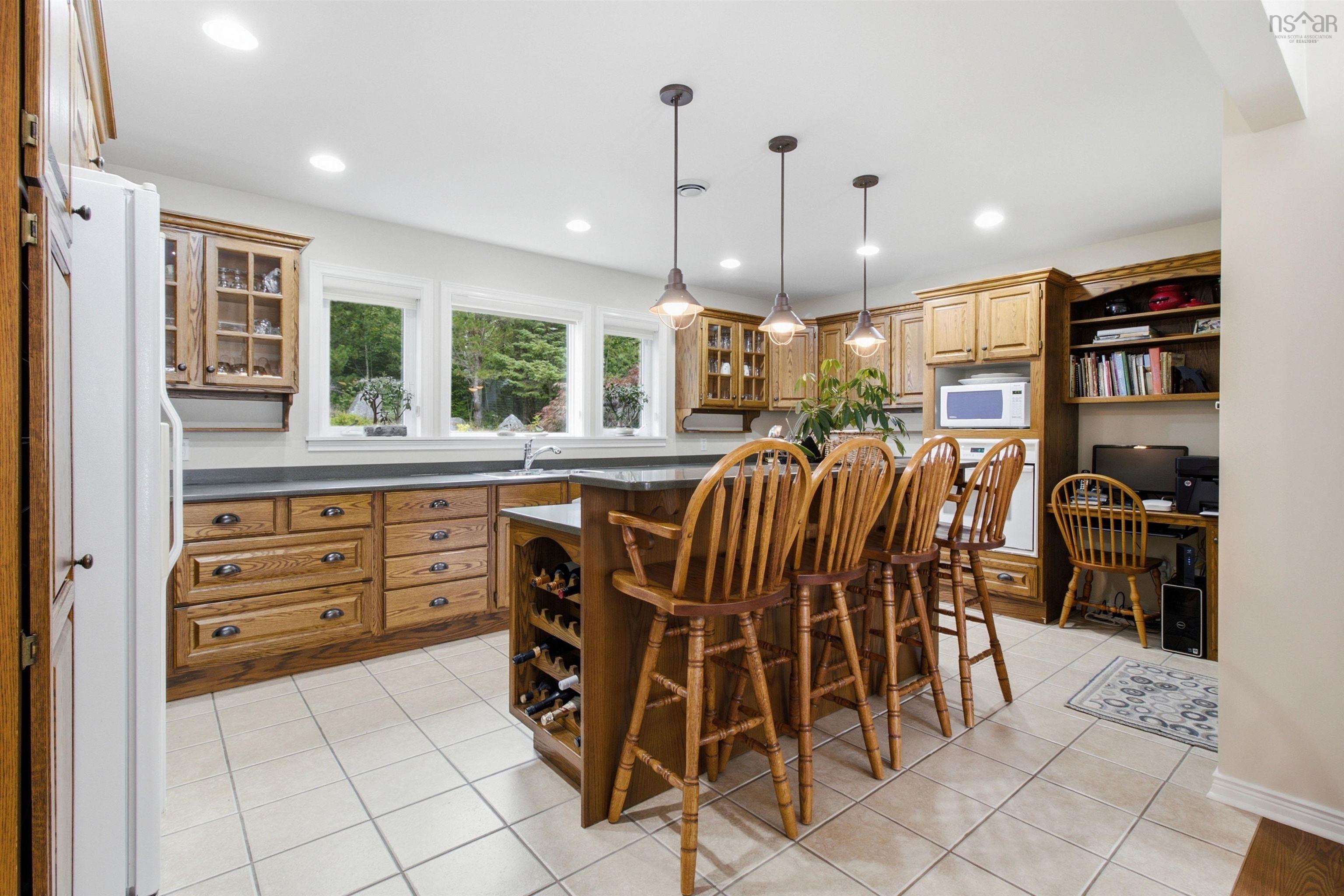 $1,199,999.00: 20 Sunny Point Lane, East River
