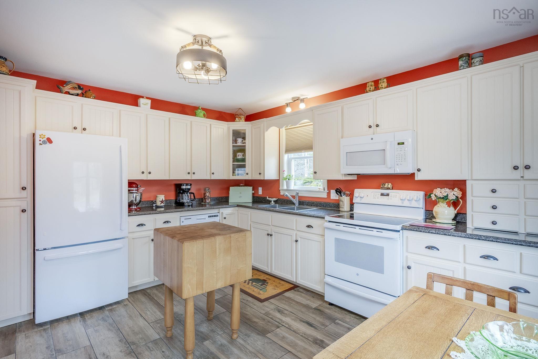 $569,000.00: 6437 Shore Road West, Youngs Cove