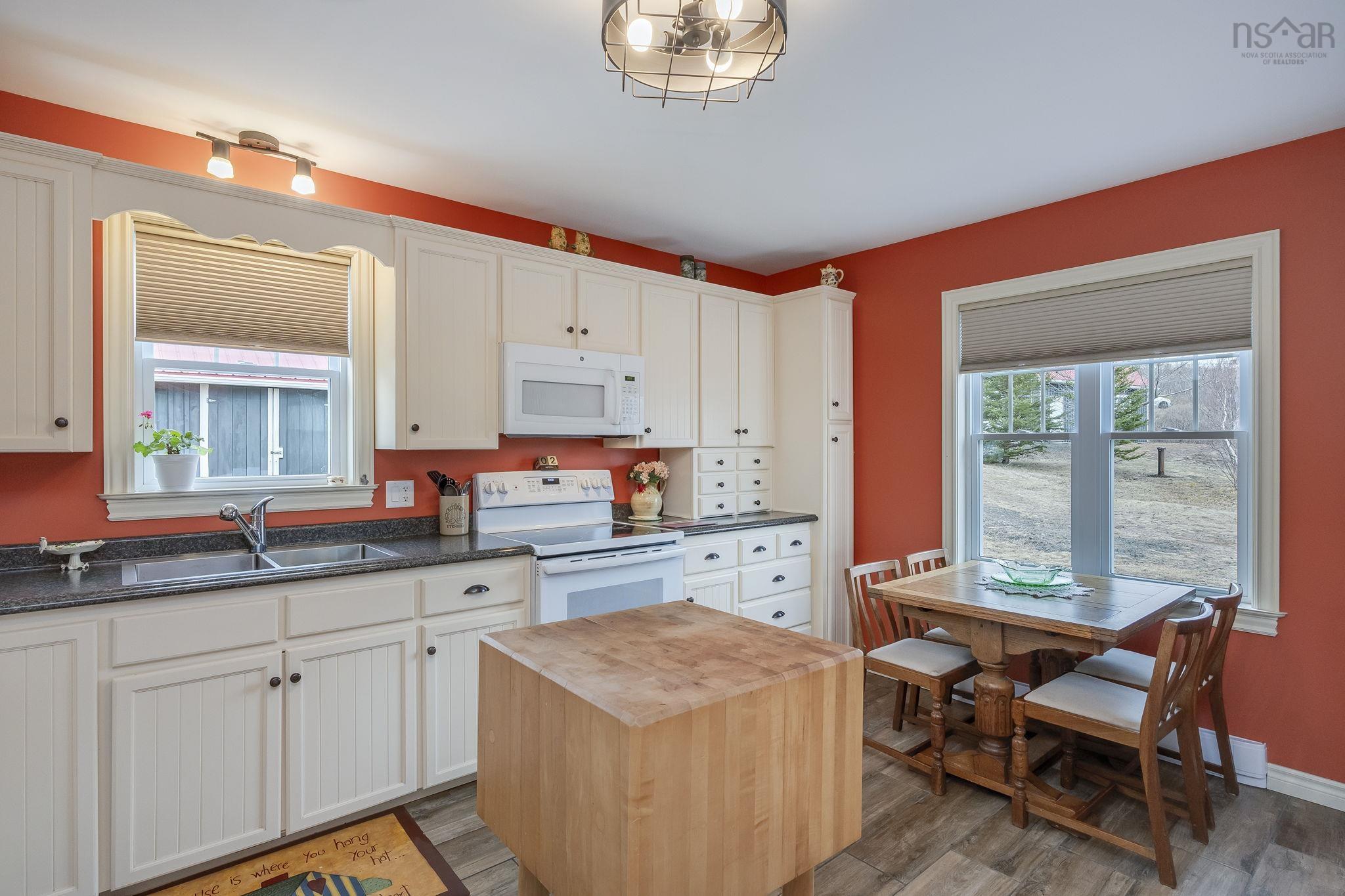 $569,000.00: 6437 Shore Road West, Youngs Cove