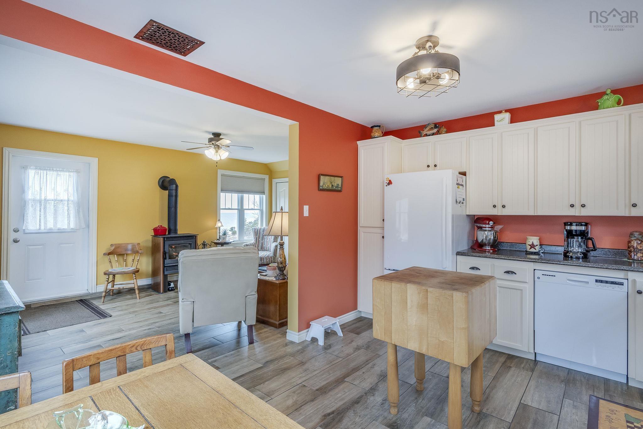 $569,000.00: 6437 Shore Road West, Youngs Cove