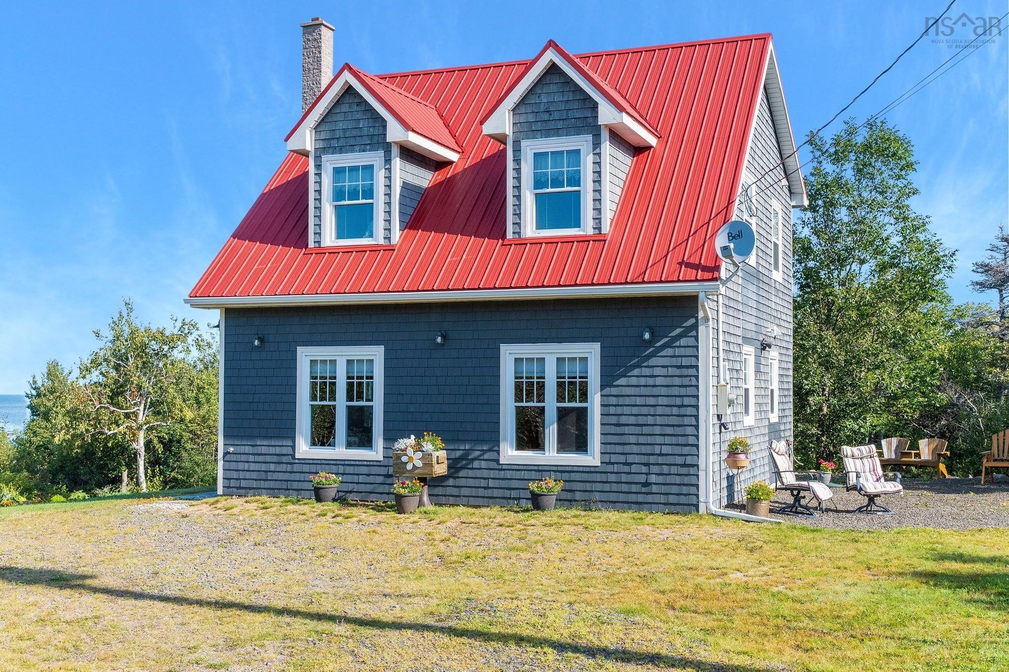 $569,000.00: 6437 Shore Road West, Youngs Cove