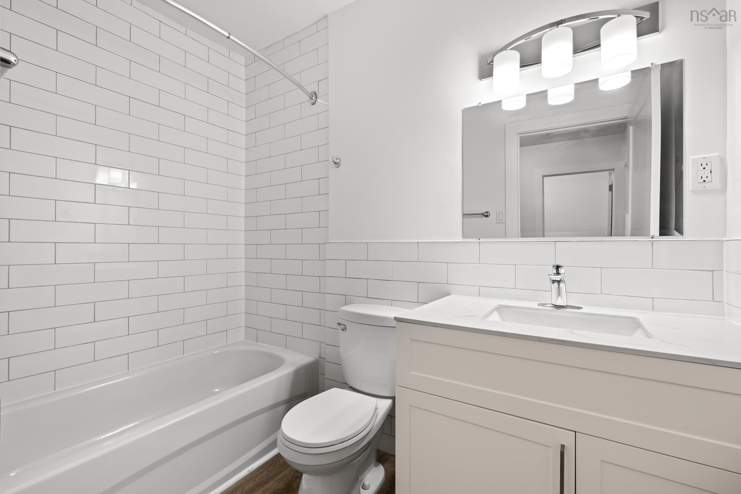 $699,900.00: 23-23A Ruben Court, Dartmouth
