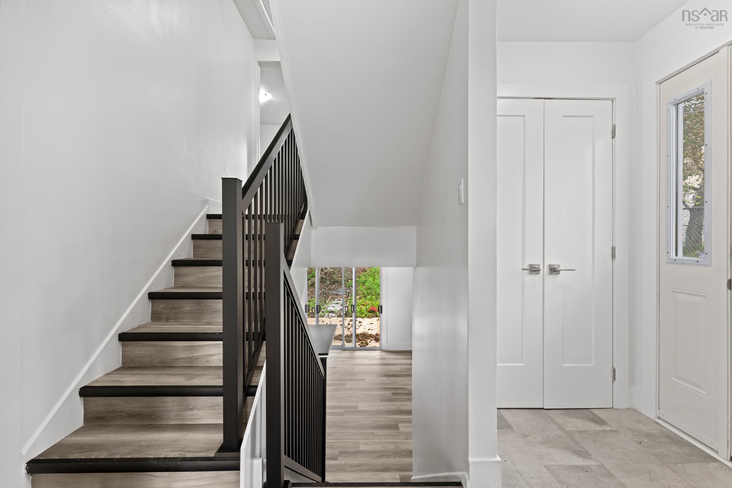 $699,900.00: 23-23A Ruben Court, Dartmouth