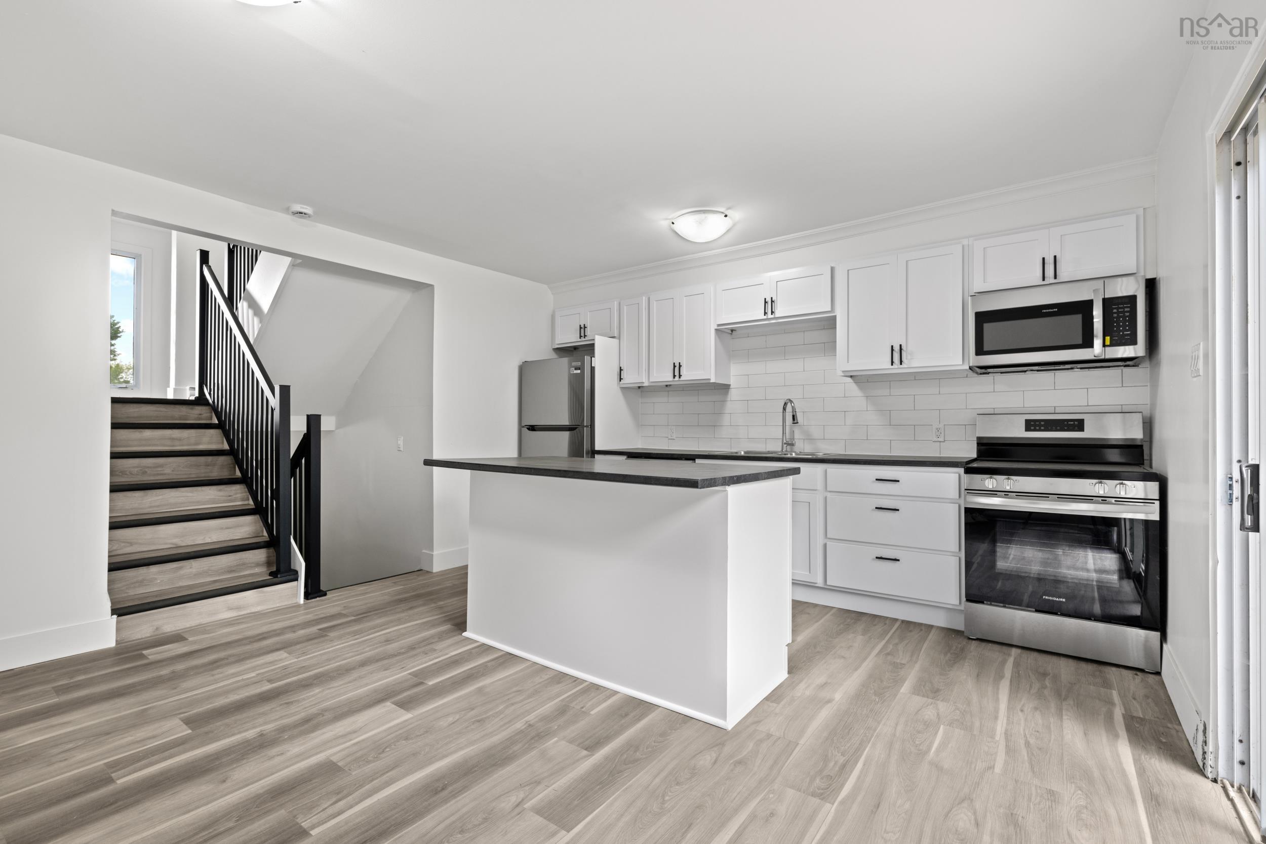 $699,900.00: 23-23A Ruben Court, Dartmouth