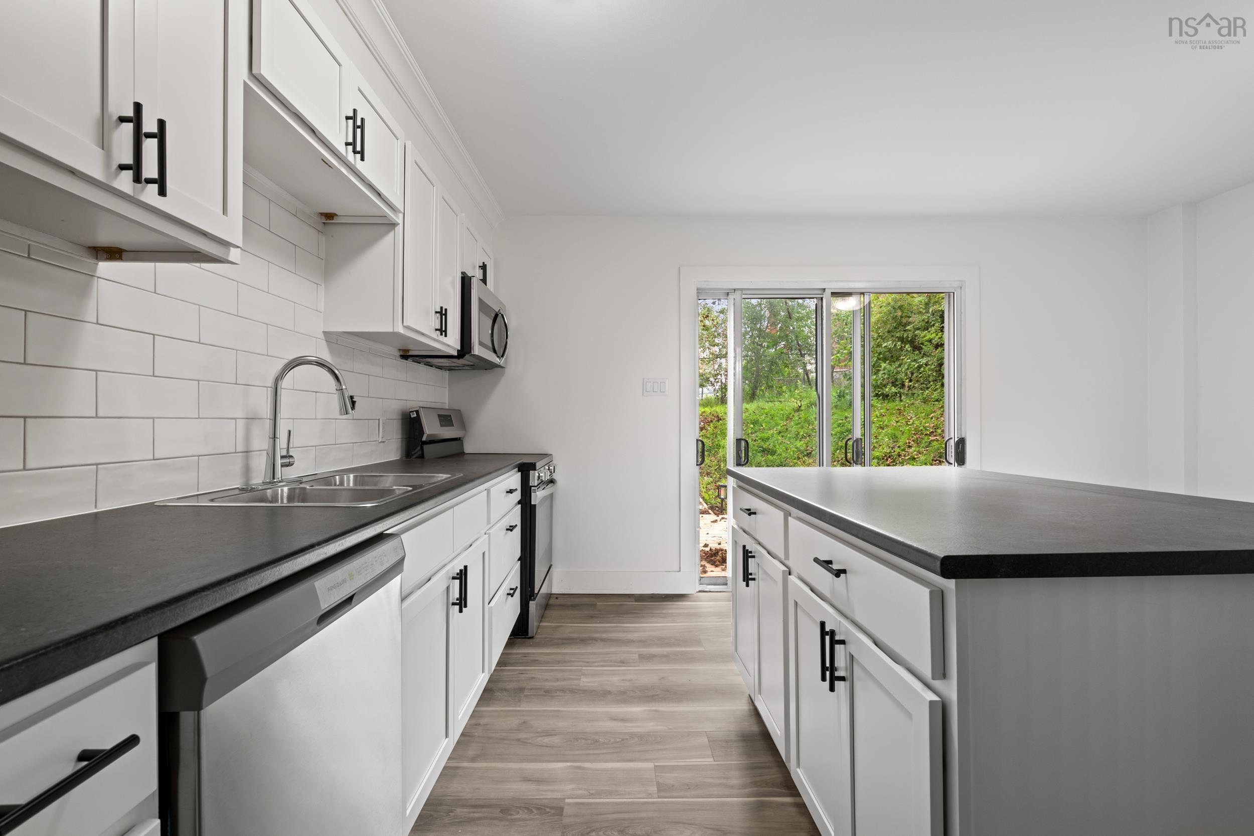 $699,900.00: 23-23A Ruben Court, Dartmouth