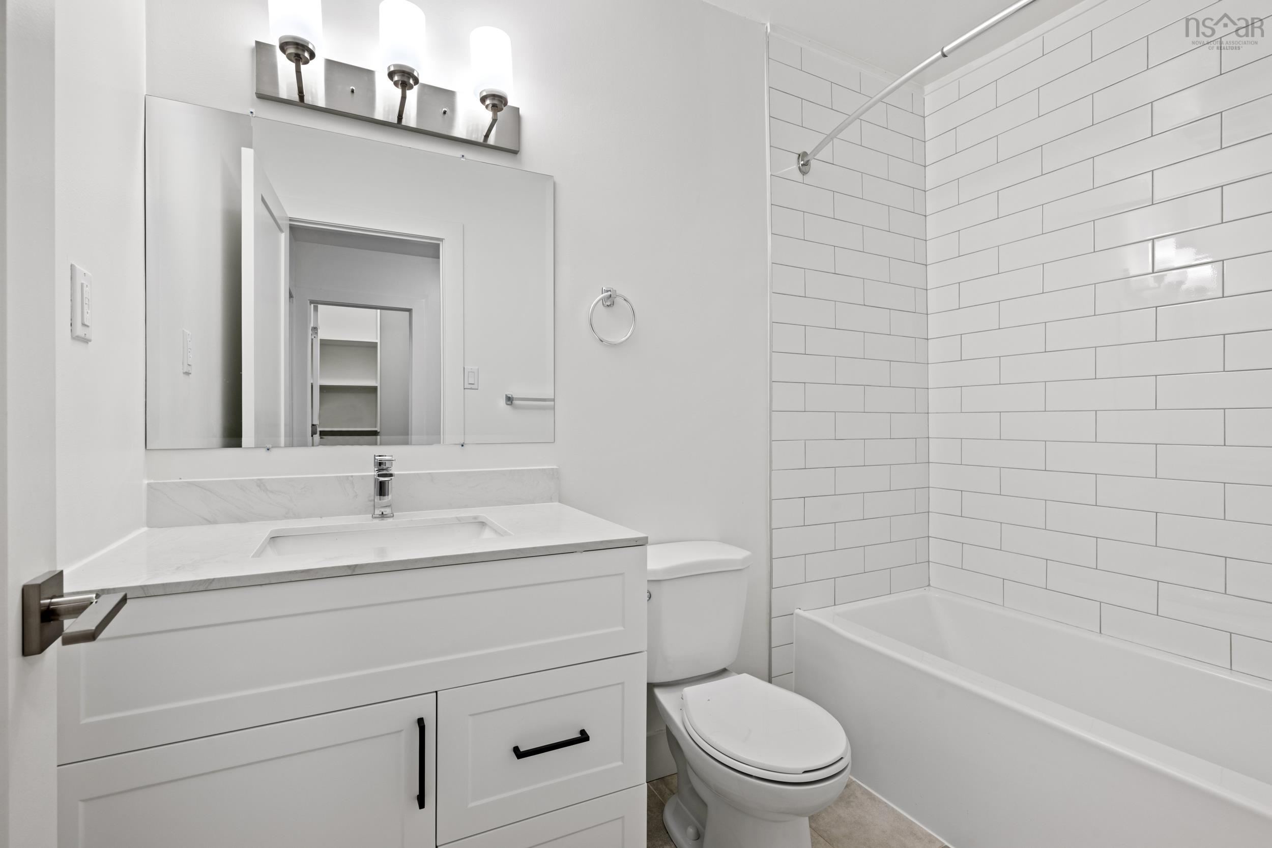 $699,900.00: 23-23A Ruben Court, Dartmouth