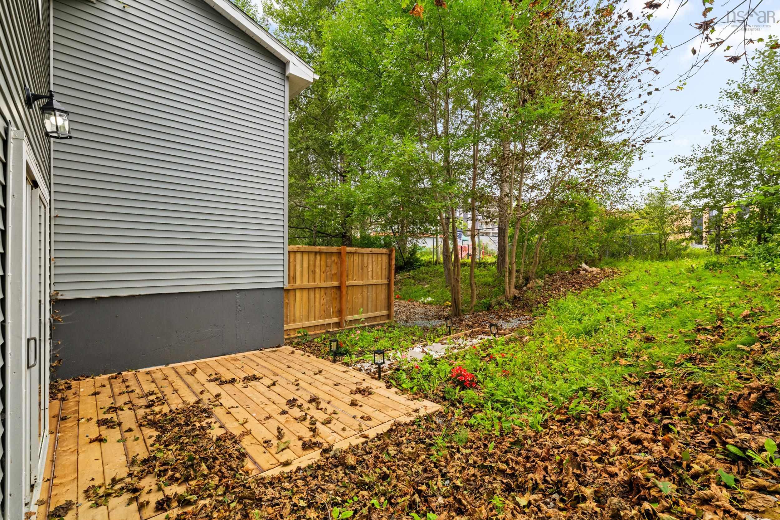 $699,900.00: 23-23A Ruben Court, Dartmouth