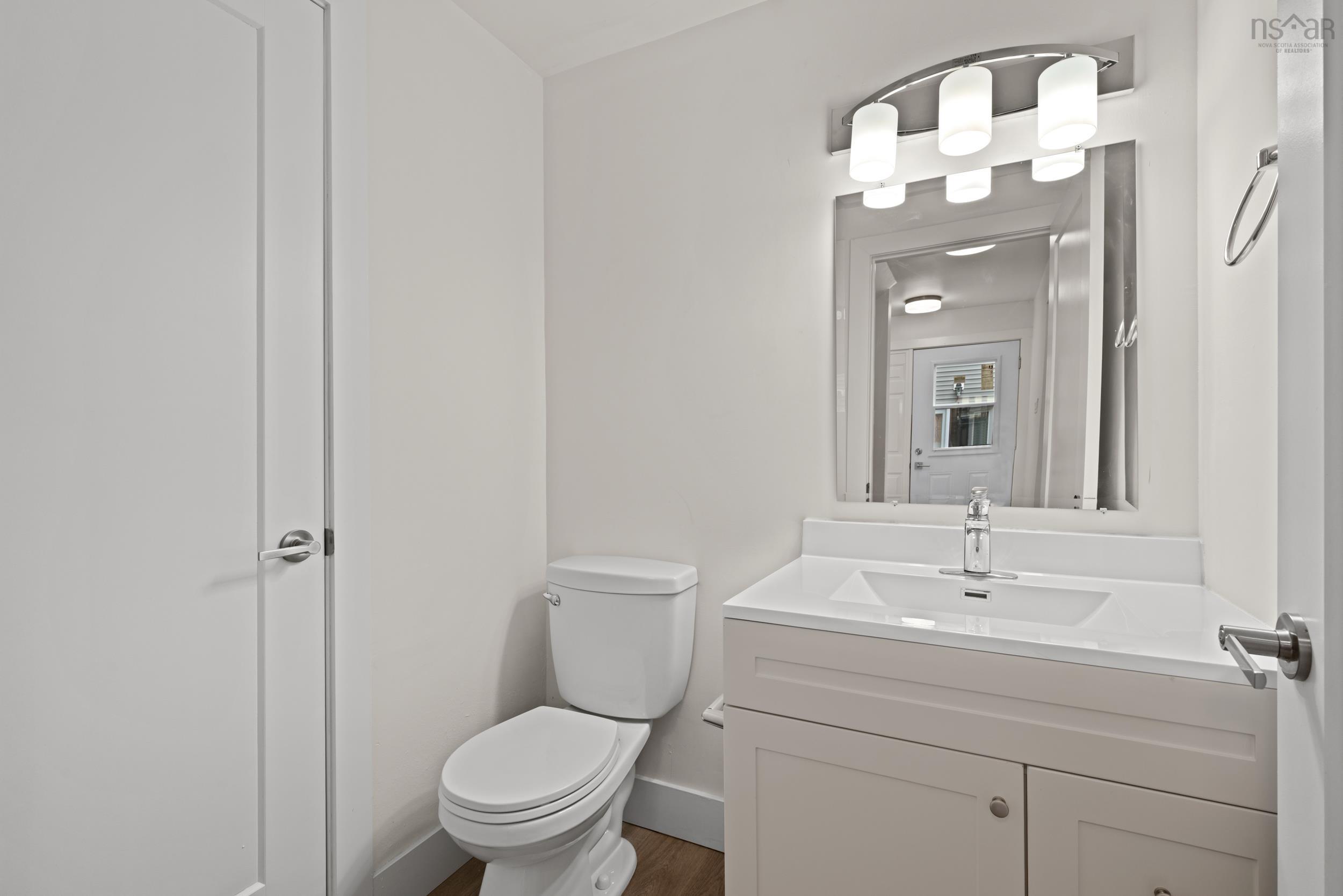 $699,900.00: 23-23A Ruben Court, Dartmouth