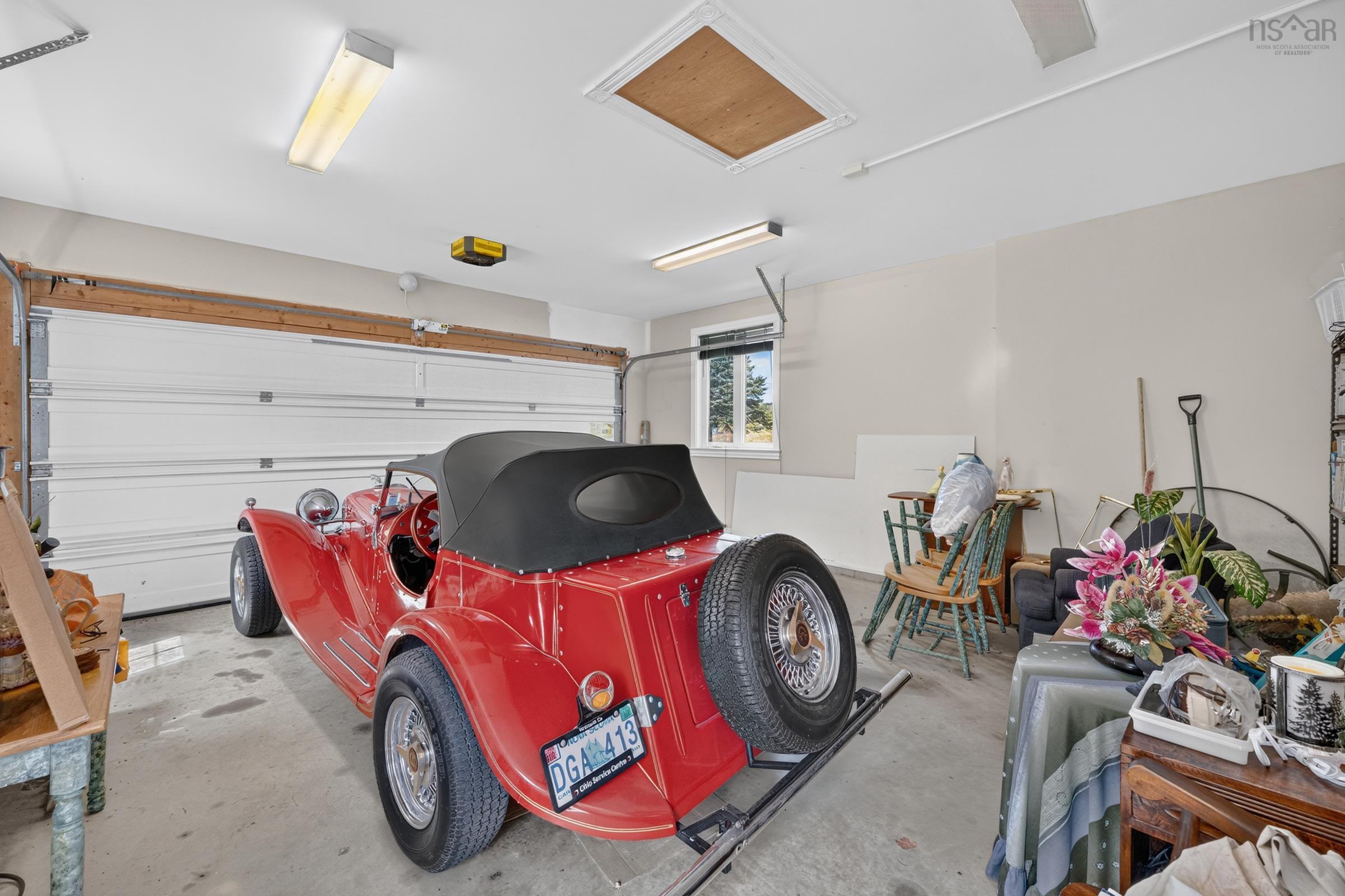 $699,000.00: 12 Homecrest Terrace, Pleasant Valley