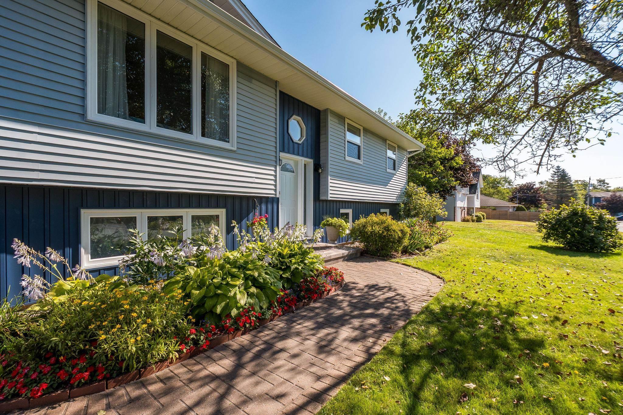 $534,900.00: 9 Meadowdale Crescent, Timberlea