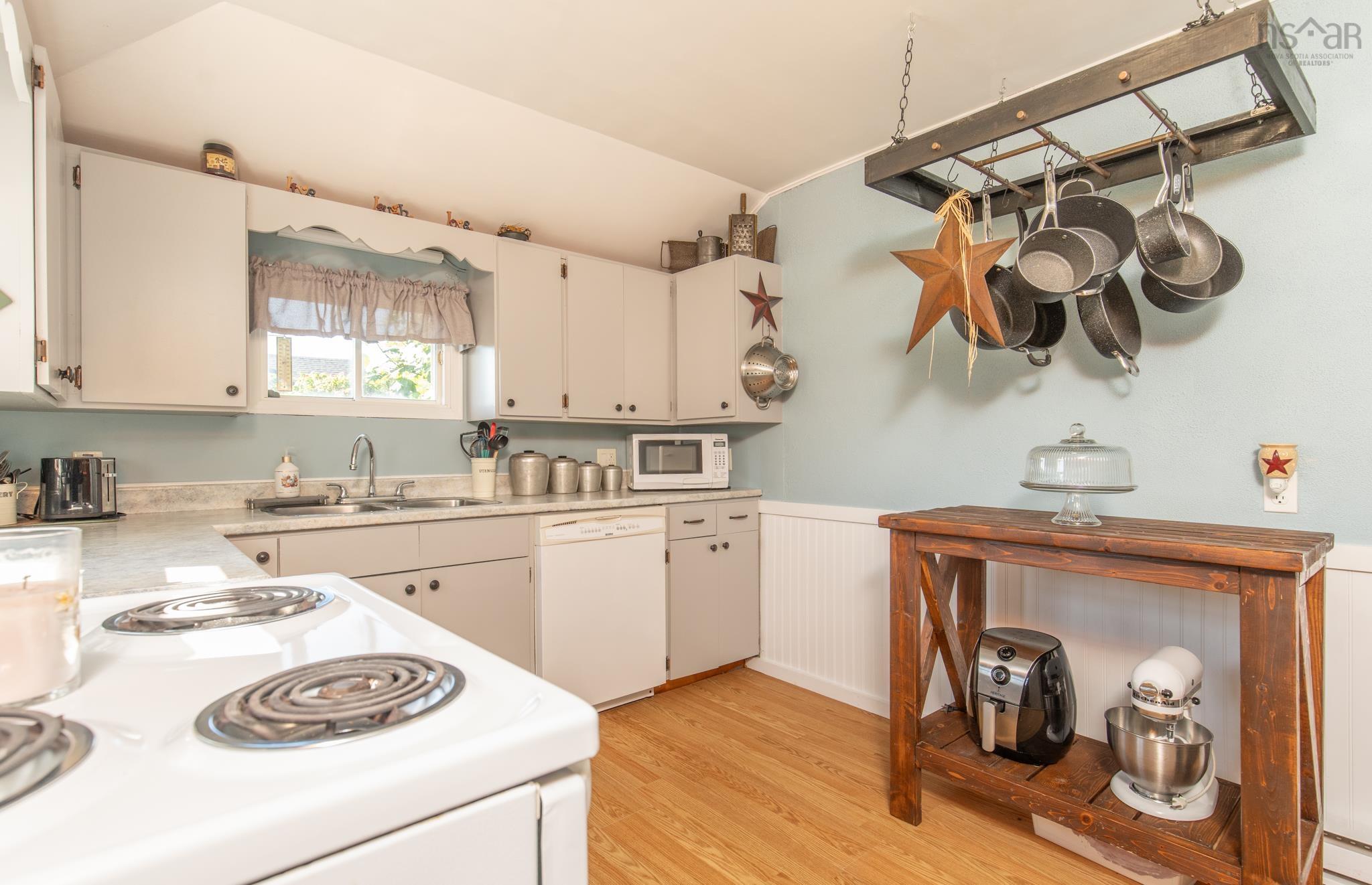 $189,900.00: 37 Pleasant Street, Yarmouth